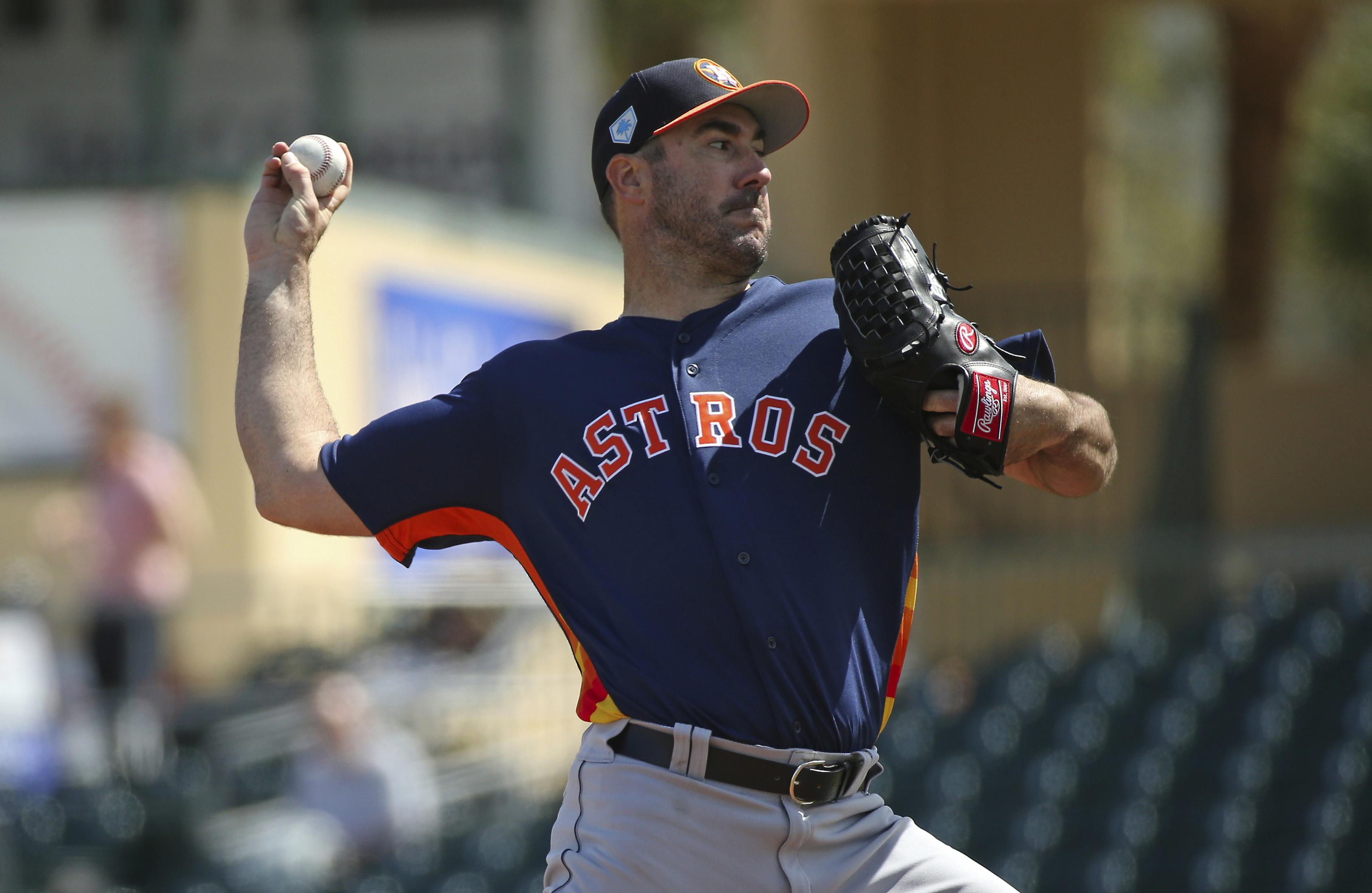 AP source: Astros agree to 2-year extension with Verlander