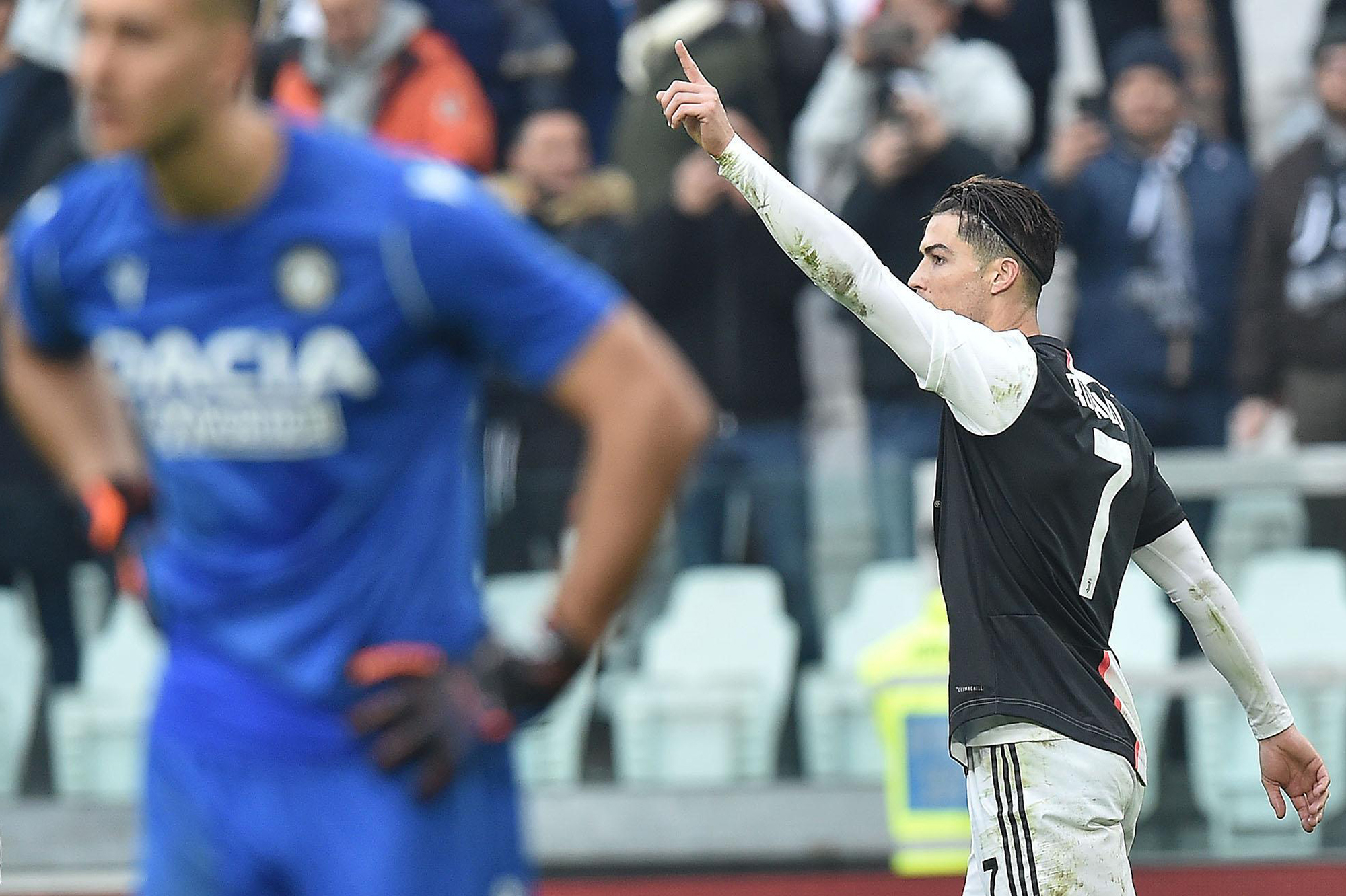 Ronaldo scores 2 as Juventus beats Udinese 3-1 in Serie A
