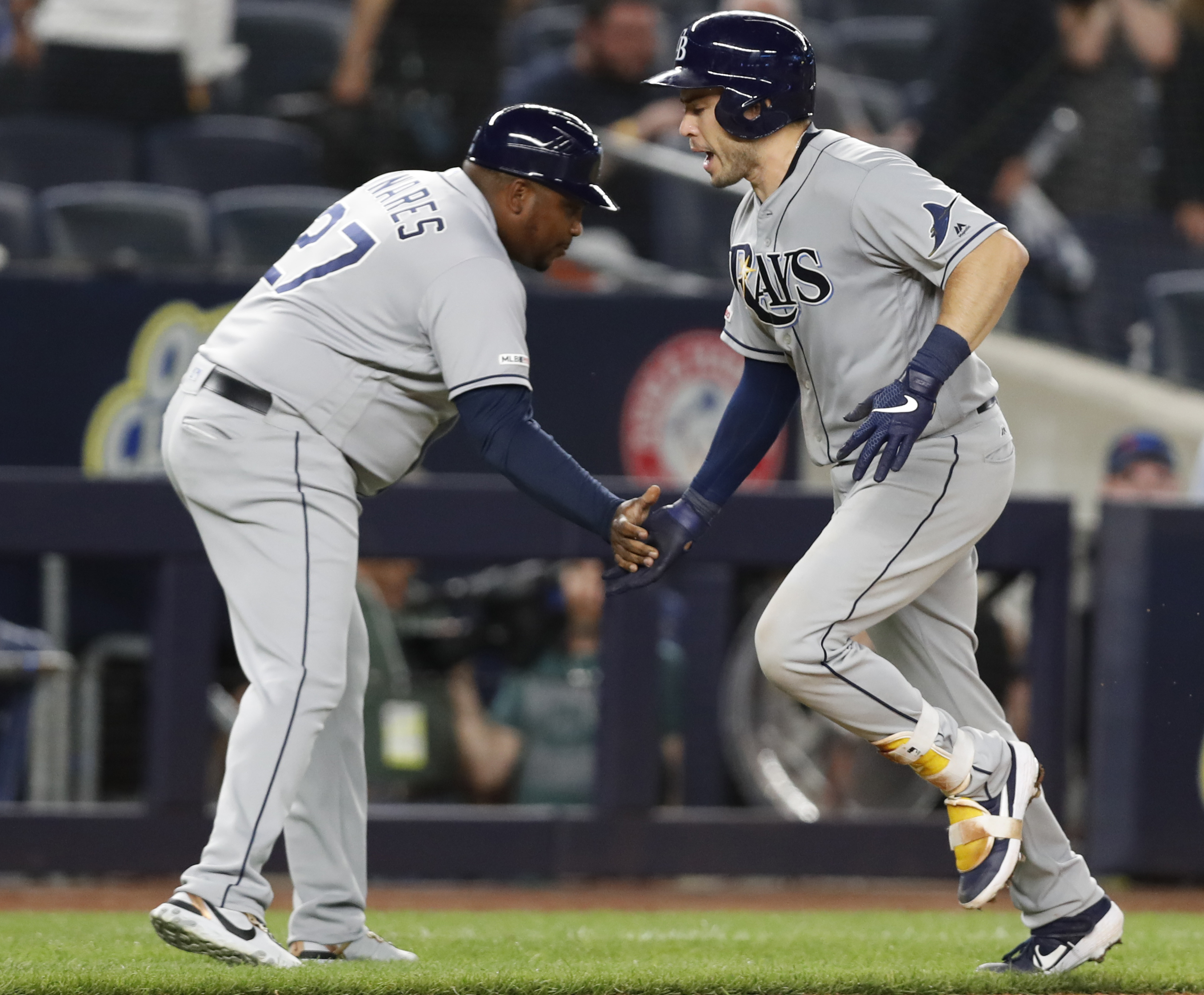 Travis d'Arnaud hits 3 HRs, Rays rally to beat Yanks 5-4