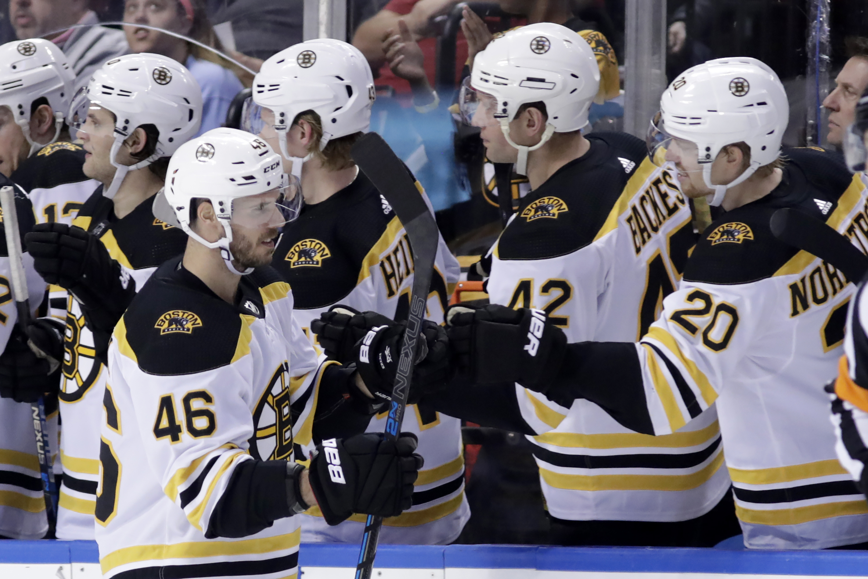 Pastrnak scores 2 goals, Bruins snap winless streak