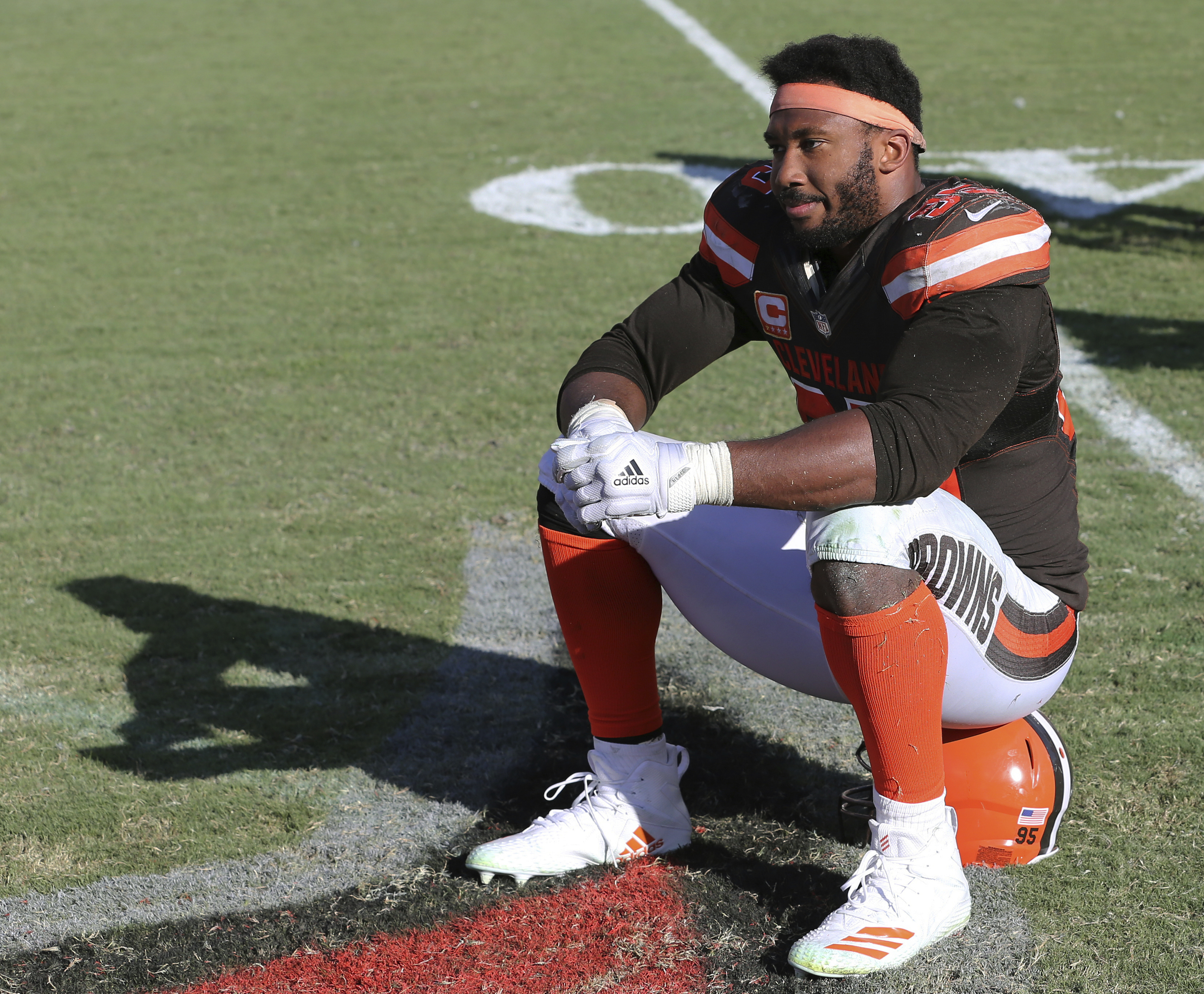 Mistakes undermine Browns again in close loss to Buccaneers
