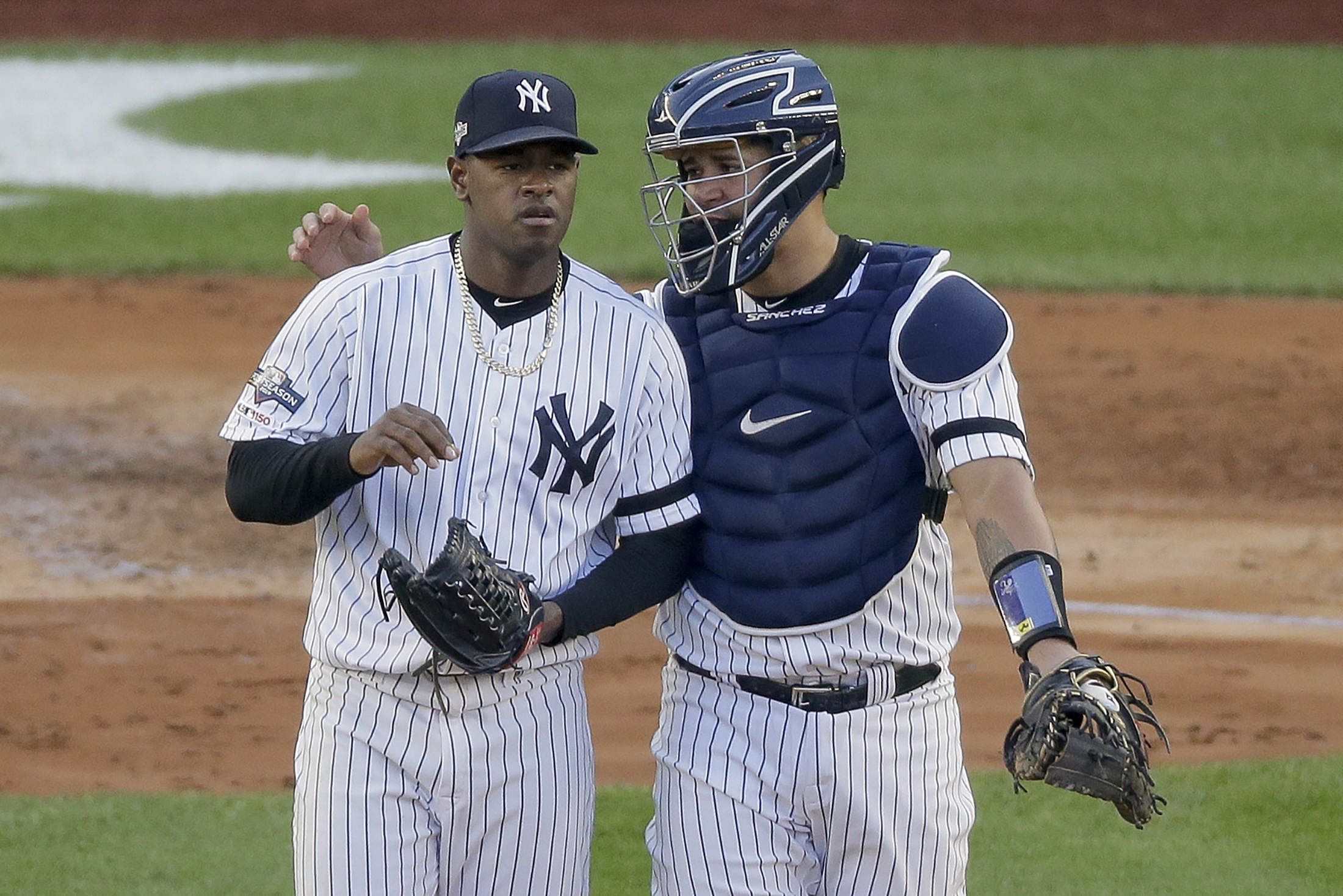 Yanks' Boone defends catcher Sánchez as 'excellent' defender