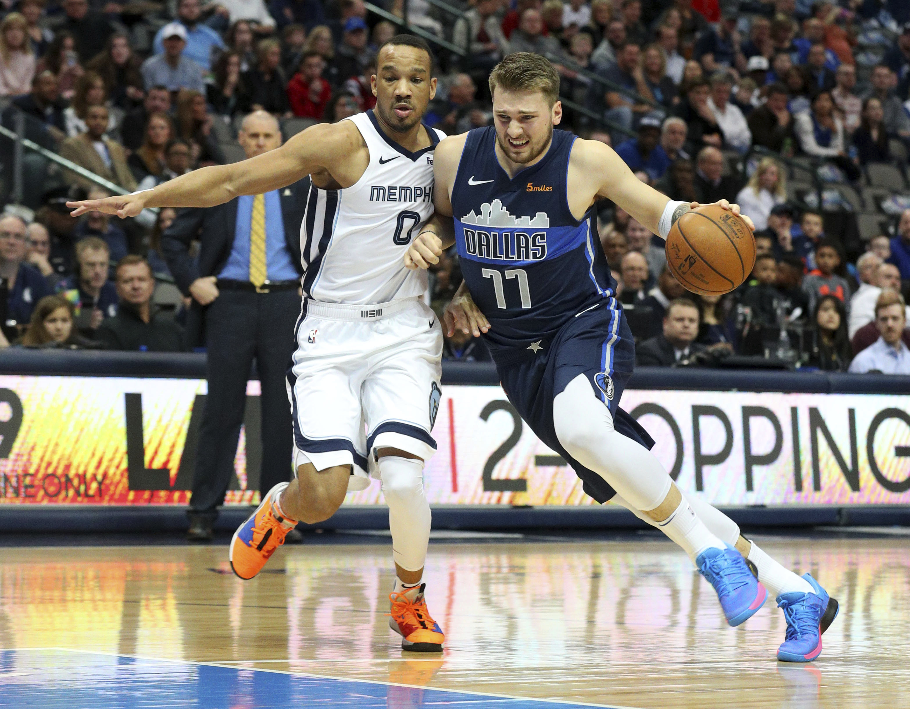 Valanciunas, Noah dominate, Grizzlies beat Mavericks 111-81