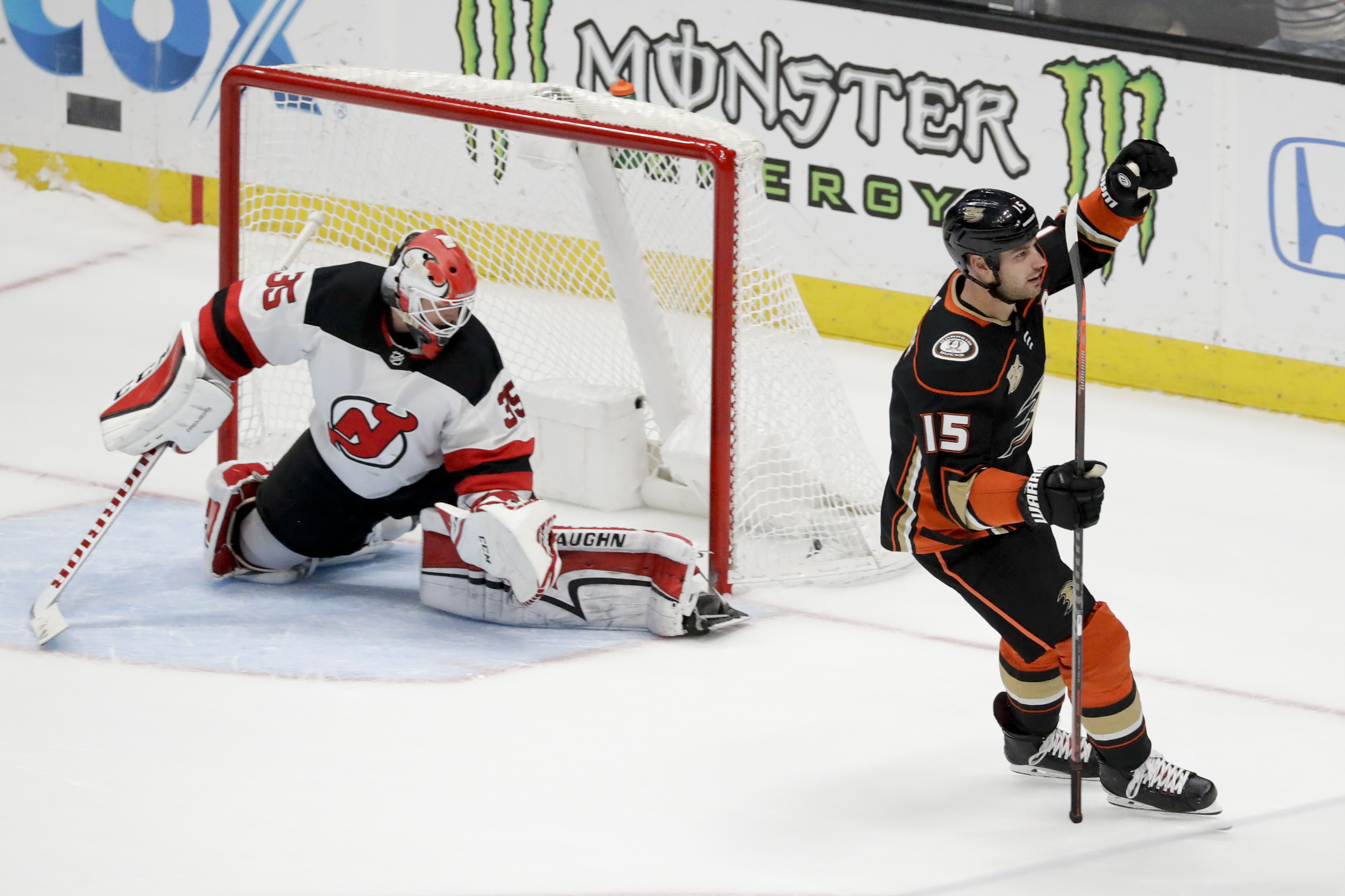 Sprong, Getzlaf lead Ducks past Devils 6-5 in shootout