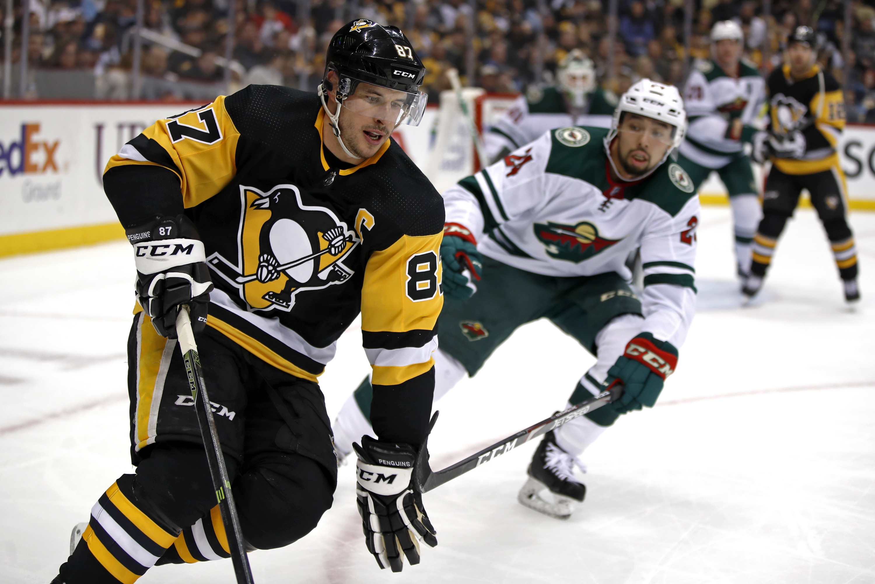 Crosby posts goal, 3 assists in return, Pens rout Wild 7-3