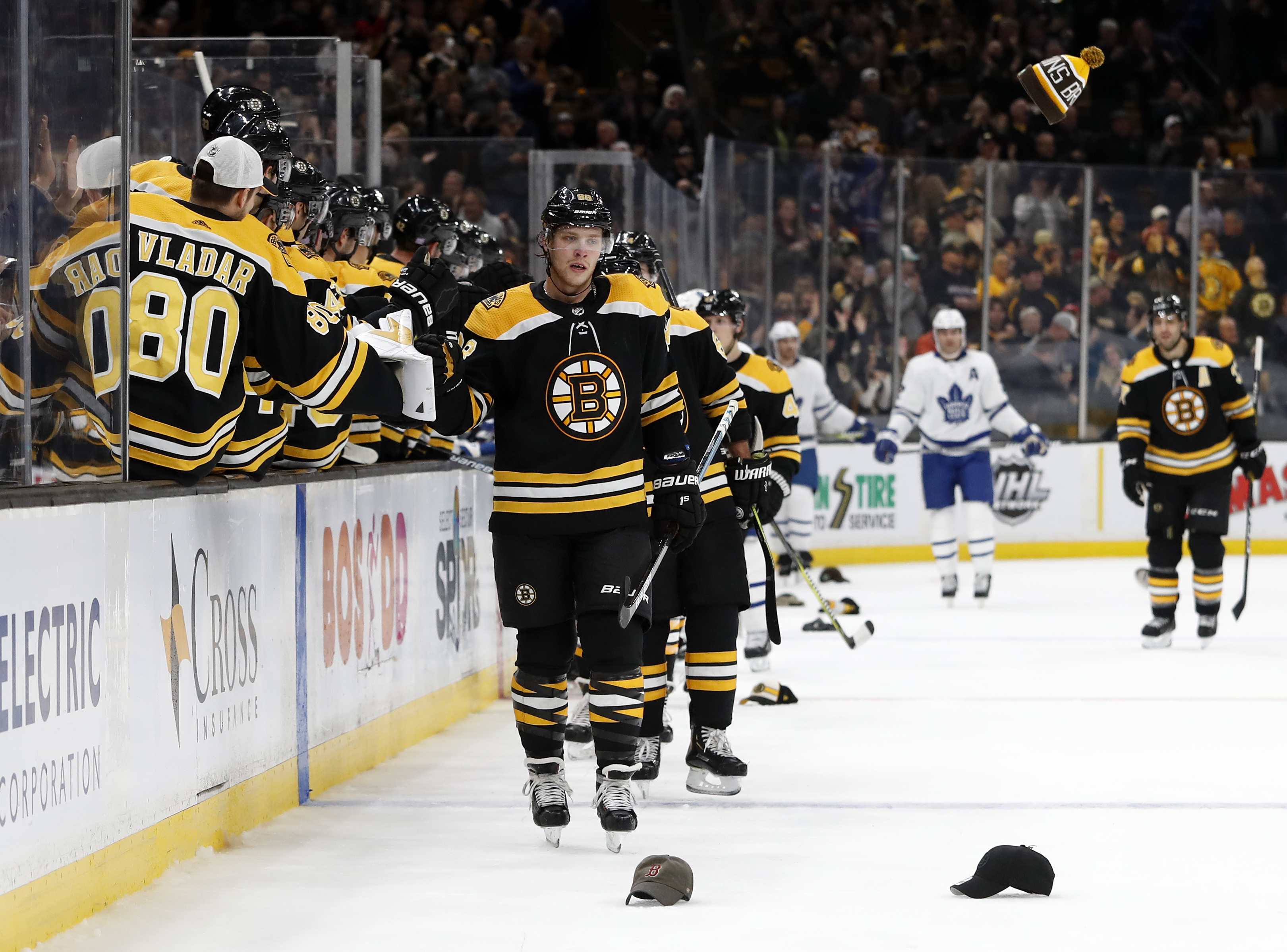 Pastrnak scores 3 to lift Bruins to 5-1 win over Maple Leafs