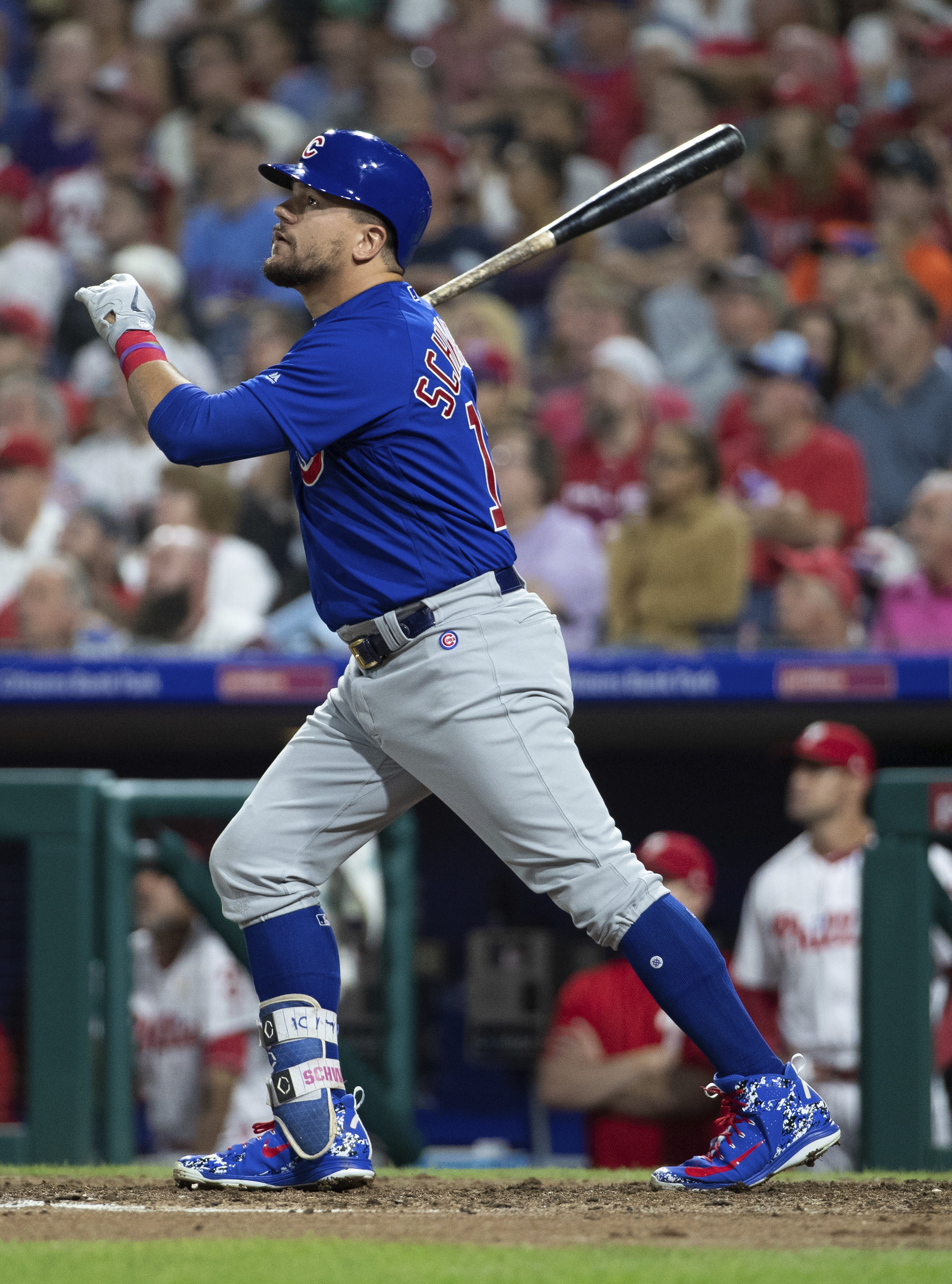 Hendricks, Baez lead Cubs past Phillies