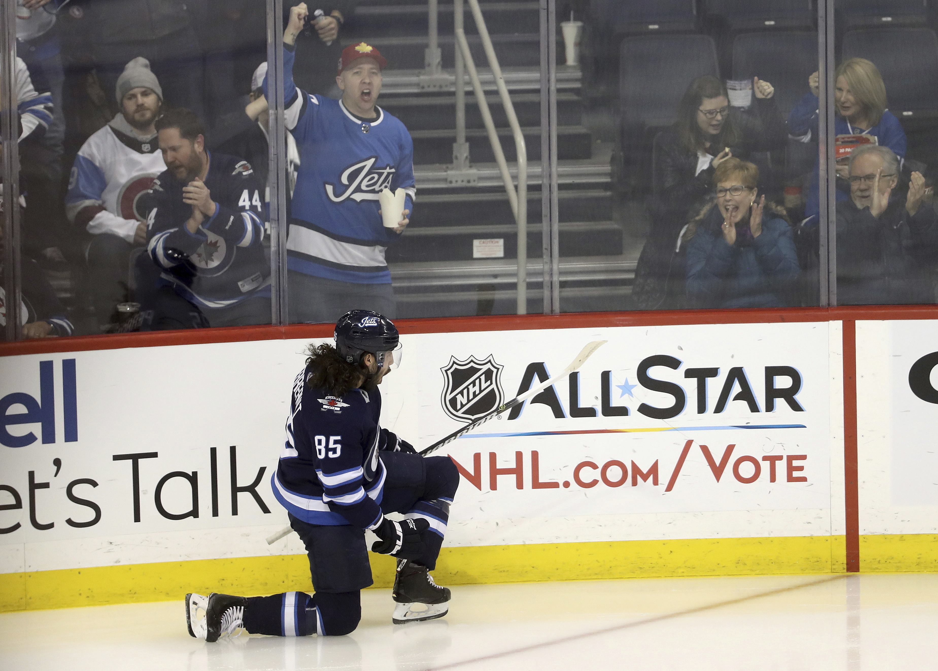 Wheeler, Scheifele help Jets beat Avalanche 7-4