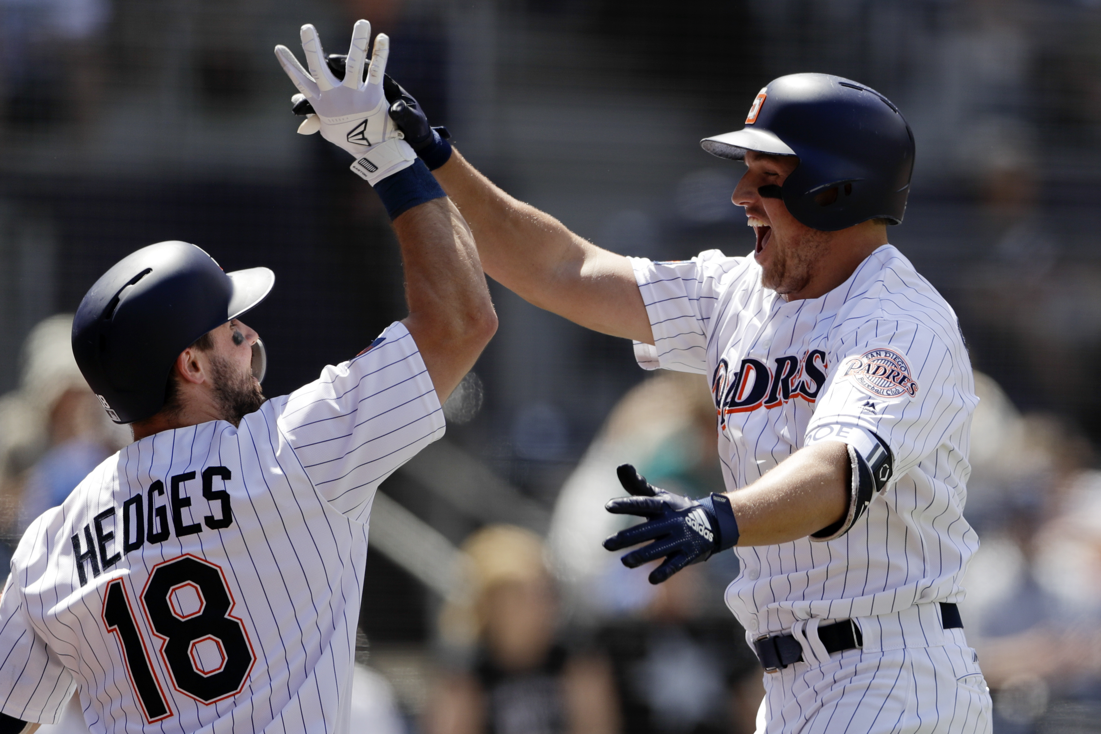 Lucchesi, long balls carry Padres to 8-3 win over Mariners