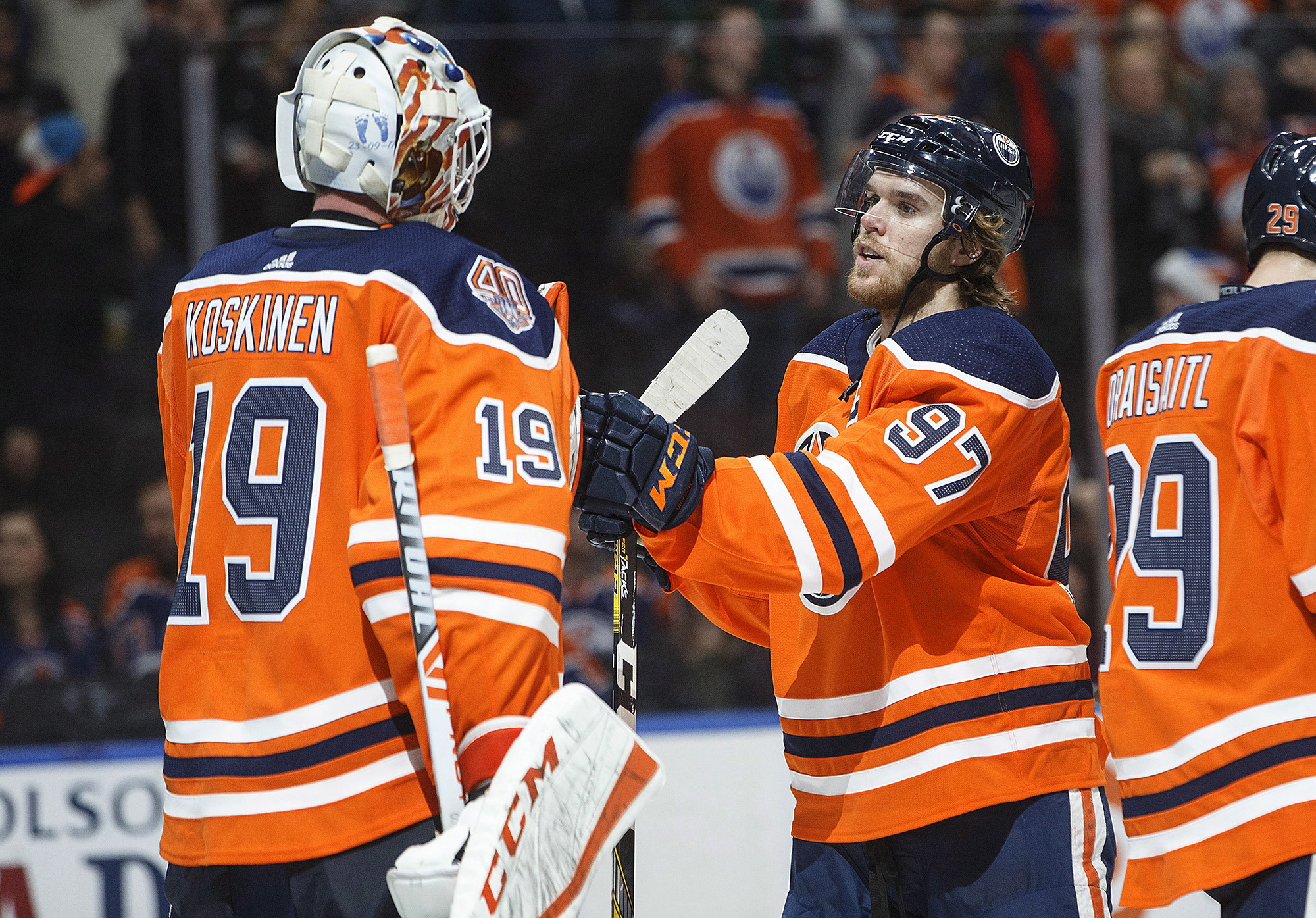 McDavid scores twice as surging Oilers beat Flyers 4-1