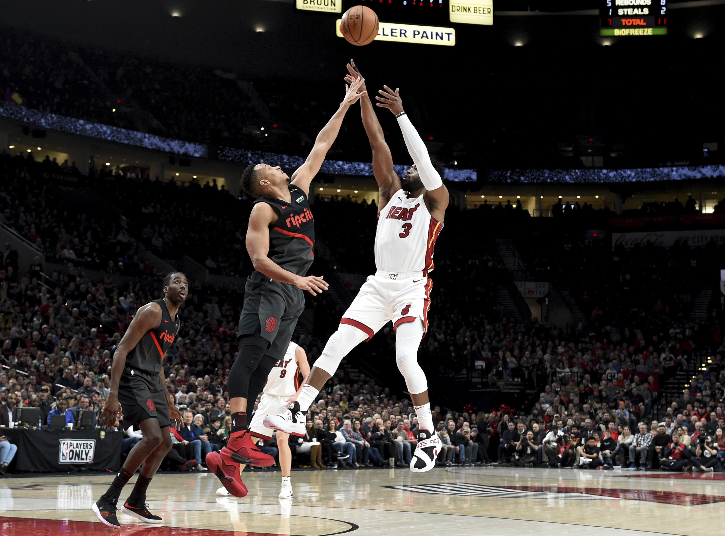 Whiteside has 28 and the Heat hold off the Blazers 118-108