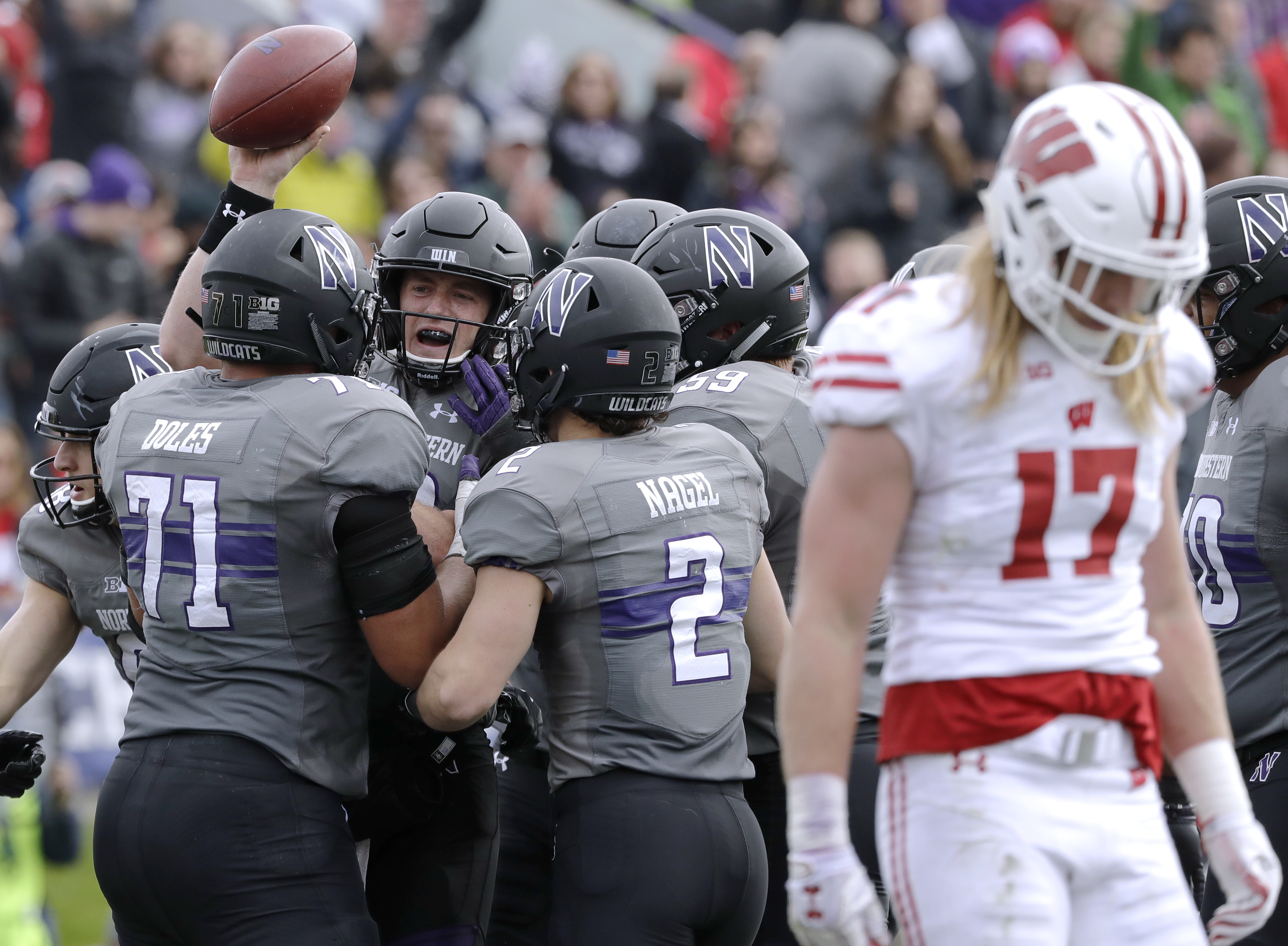 Thorson leads Northwestern over No. 20 Wisconsin 31-17