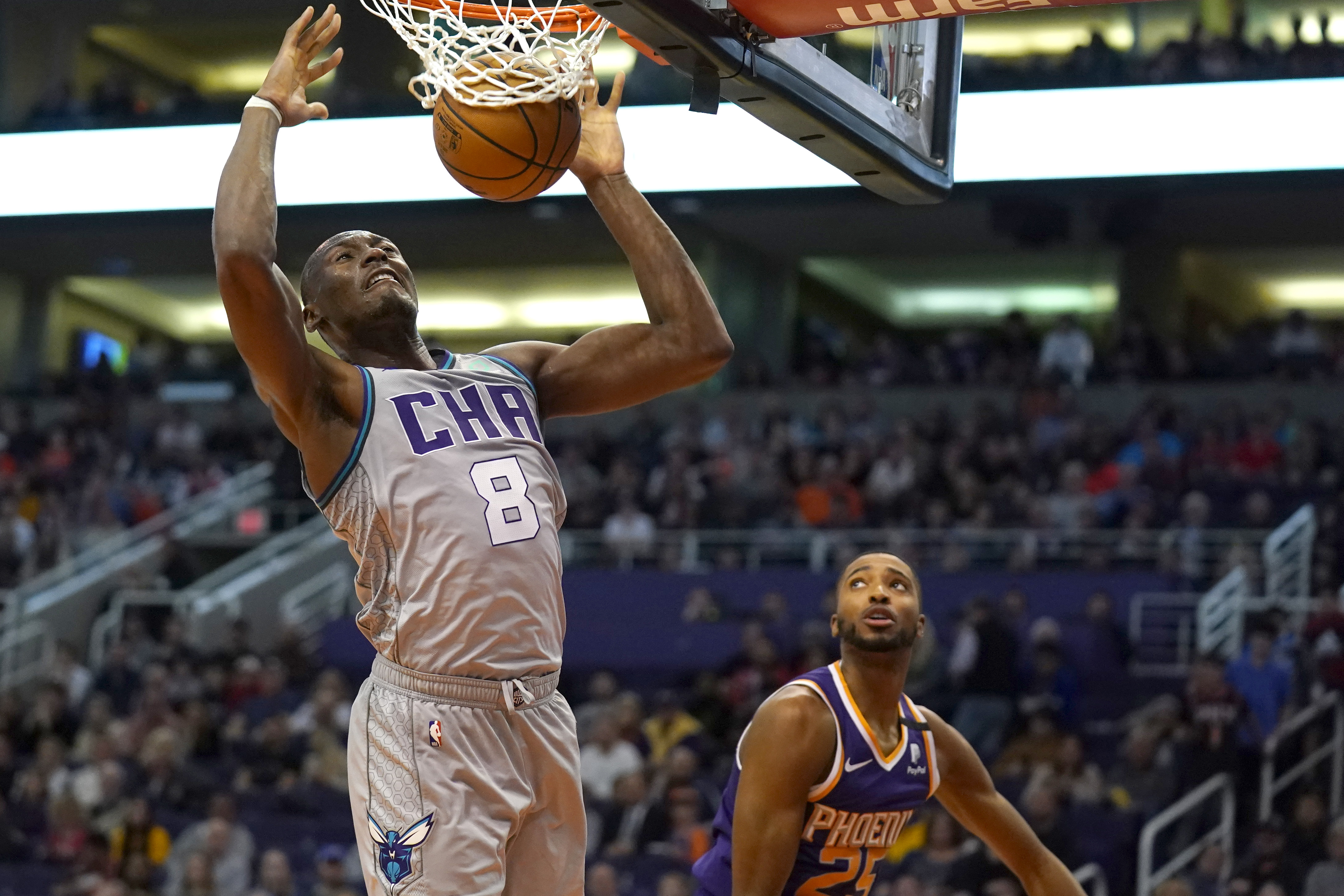 Oubre steps up as Booker struggles, Suns beat Hornets 100-92