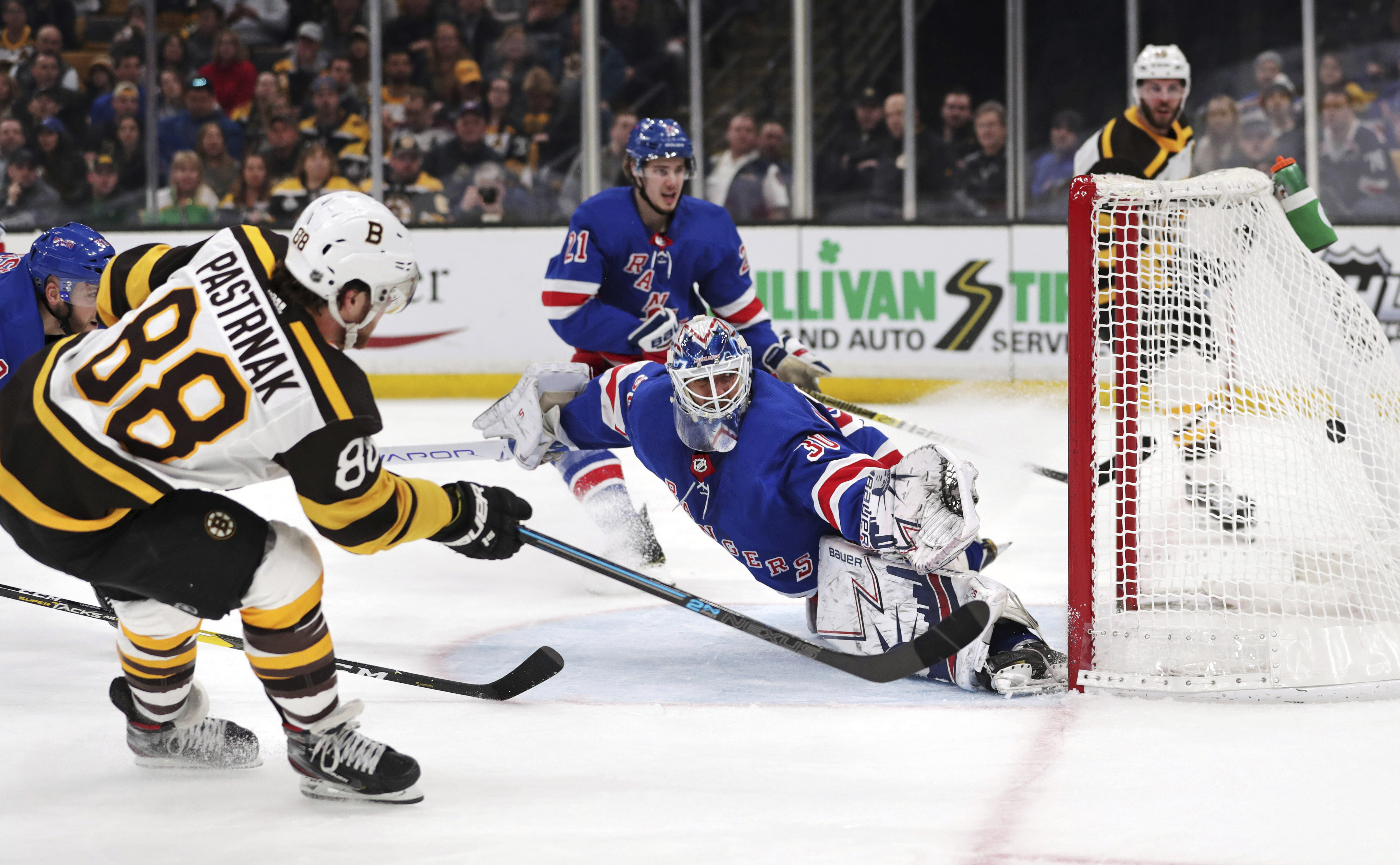 David Pastrnak has hat trick, Bruins beat Rangers 6-3