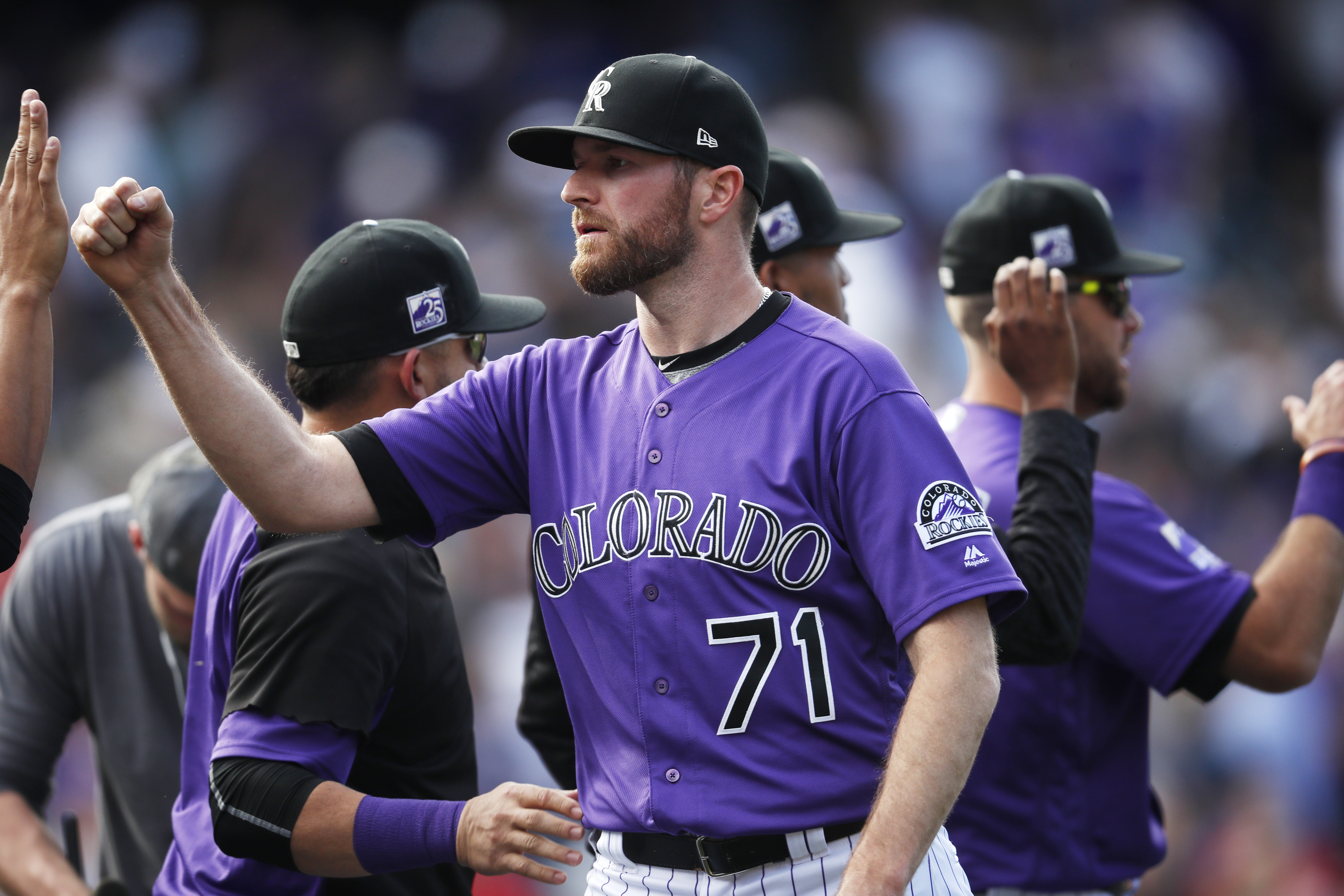 Dahl homers in 4th straight, Rockies open 1-game lead