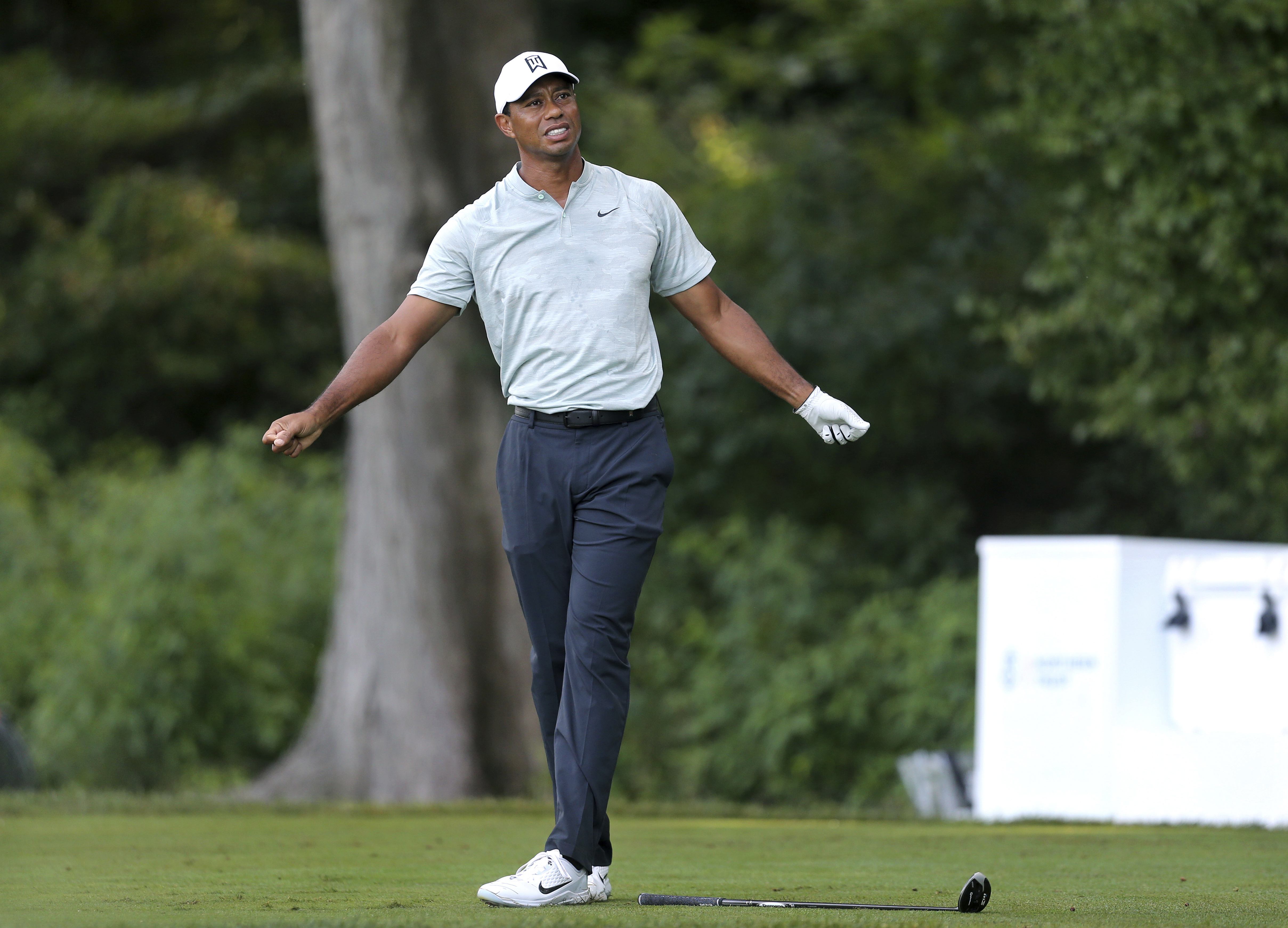 ‘One of those weeks’: Woods doing well except with putter