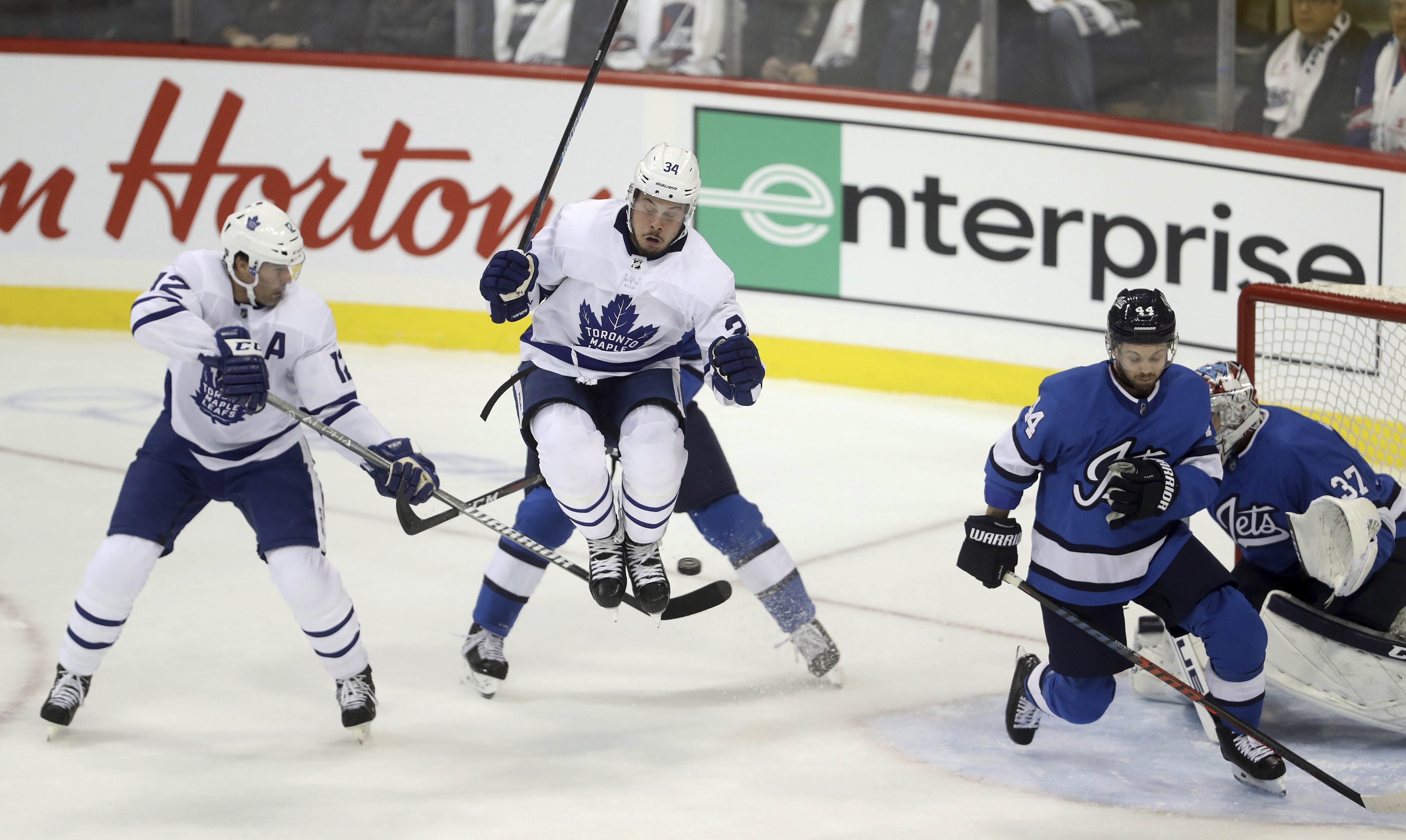 Maple Leafs beat Jets 4-2, improve to 7-3-0