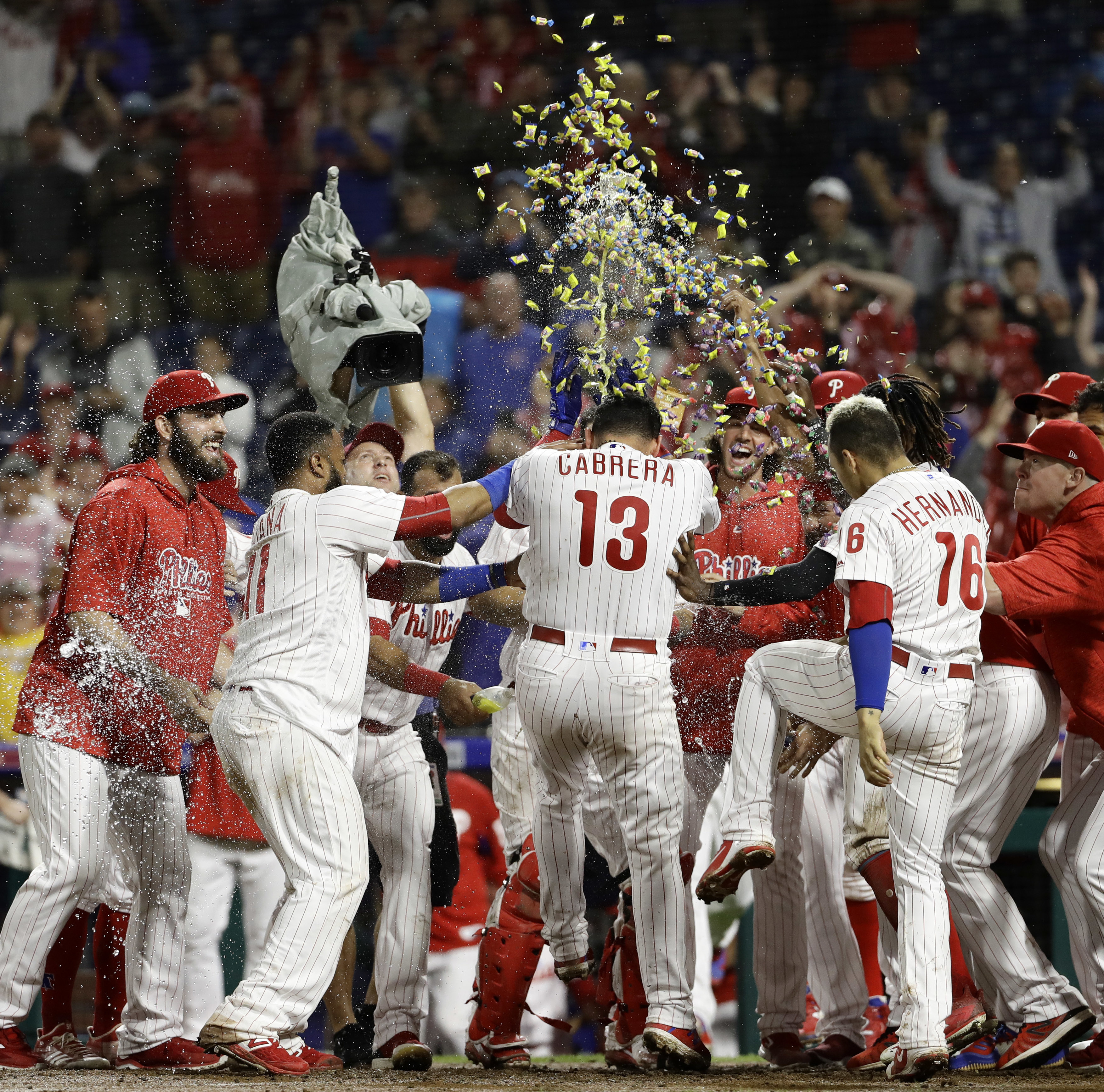 Cabrera’s homer in 10th gives Phils 2-1 win over Cubs