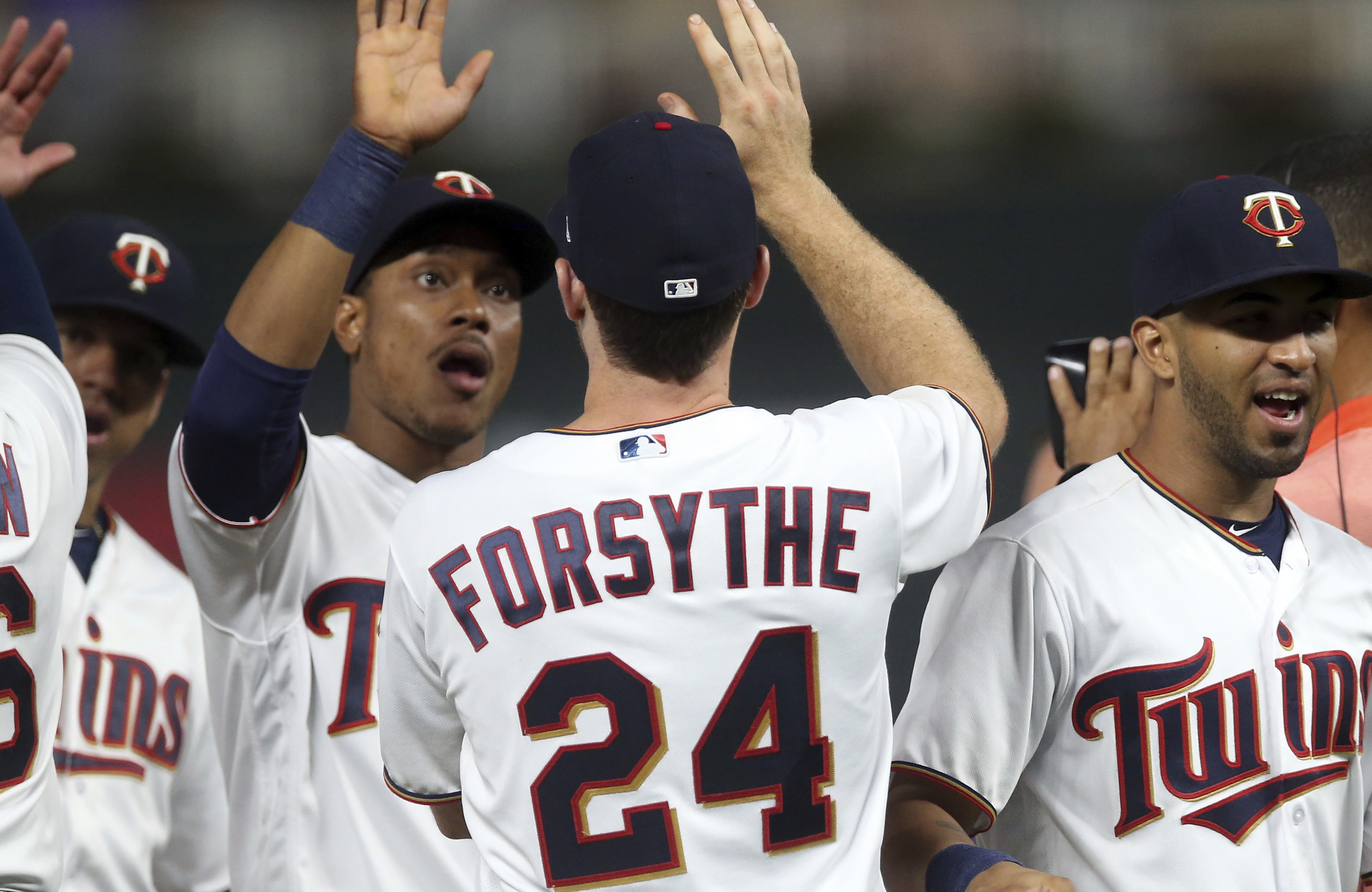 Forsythe gets 5 hits, Twins outslug Tigers in 15-8 win