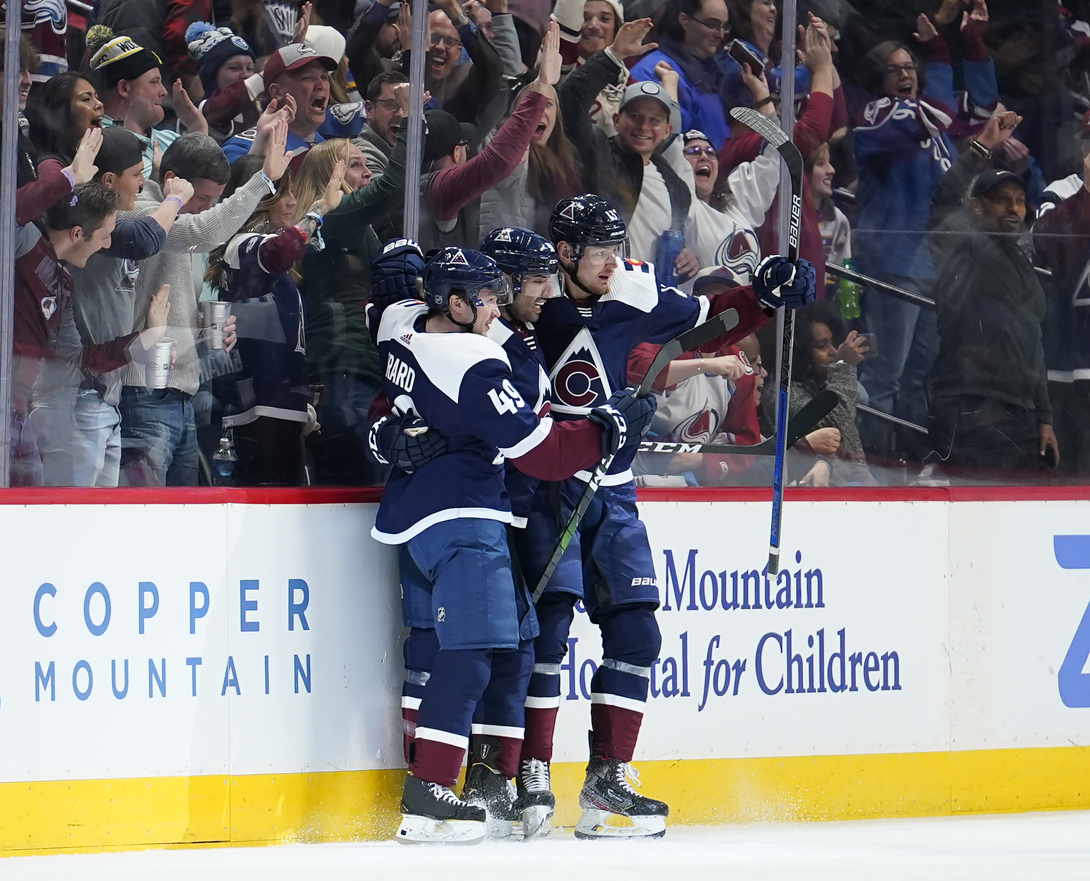 Kadri, MacKinnon lead Avalanche to 7-3 win over Blues