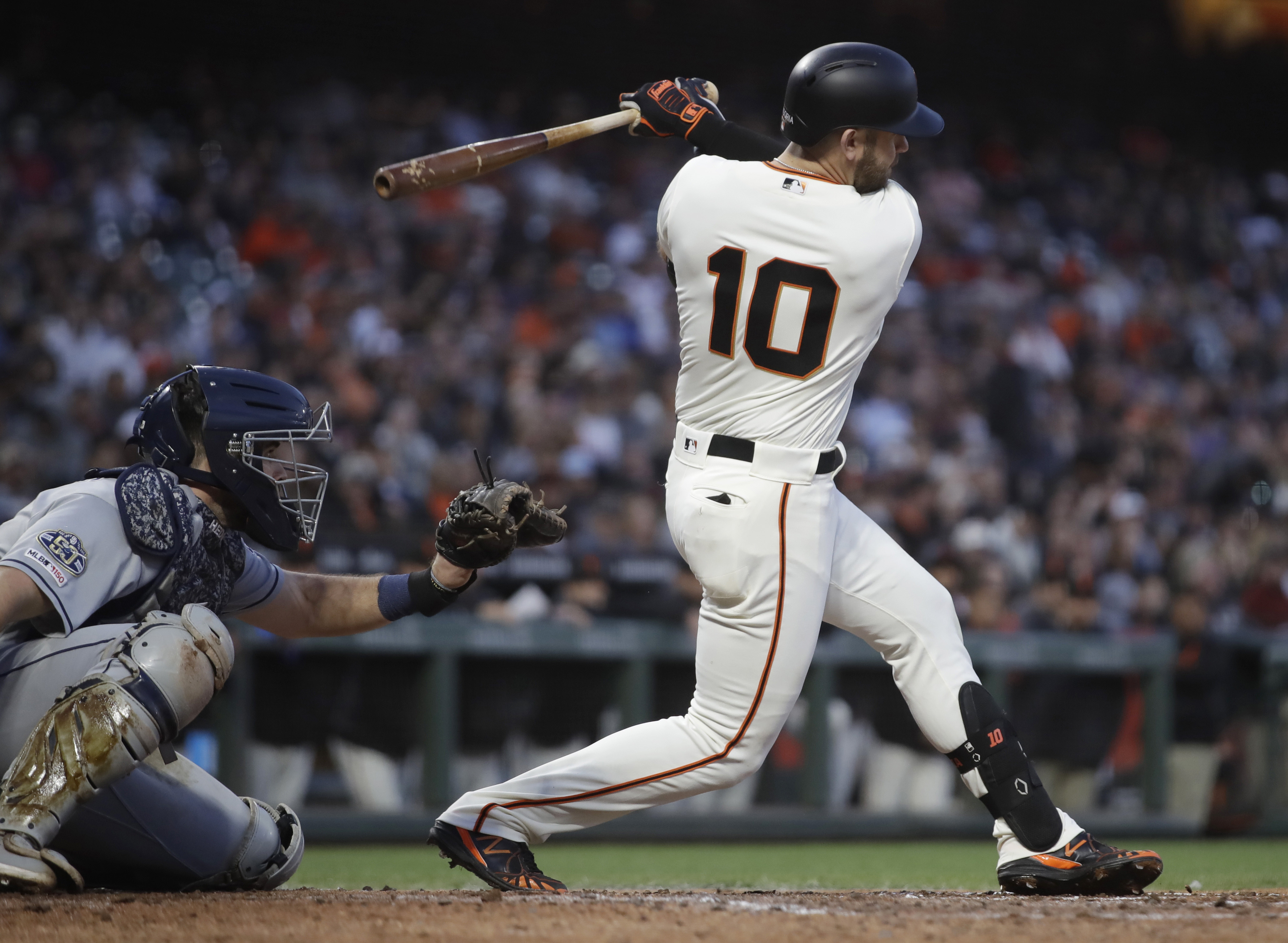 Giants hold on in 9th to beat Padres 4-2