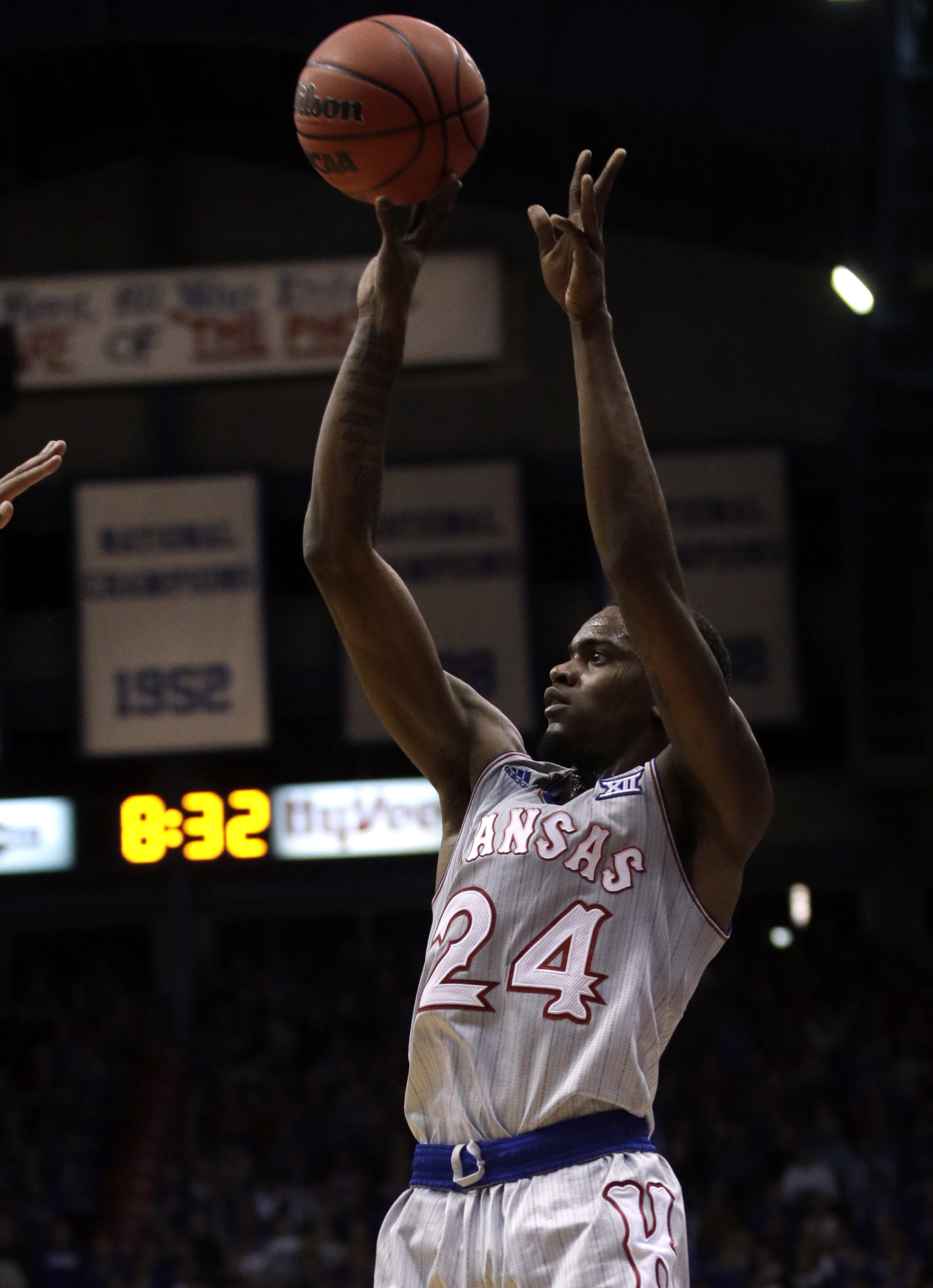 Vick hits 8 3s, has 32 as No. 2 Kansas beats Vermont 84-68