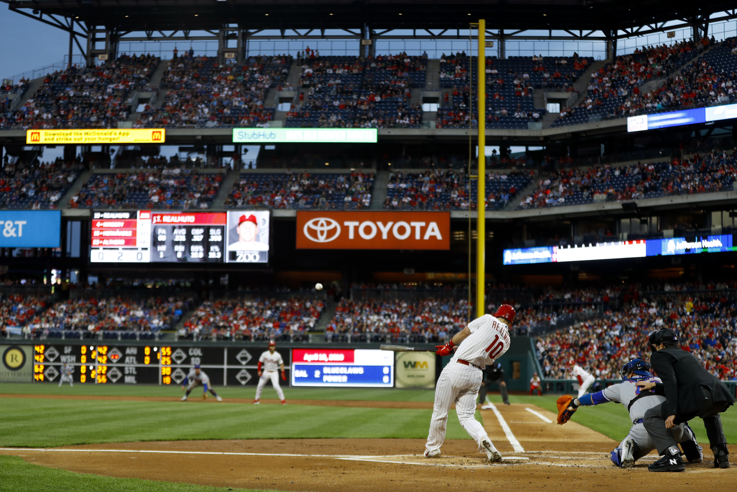 Kingery, Realmuto pace Phillies in 14-3 win over Mets