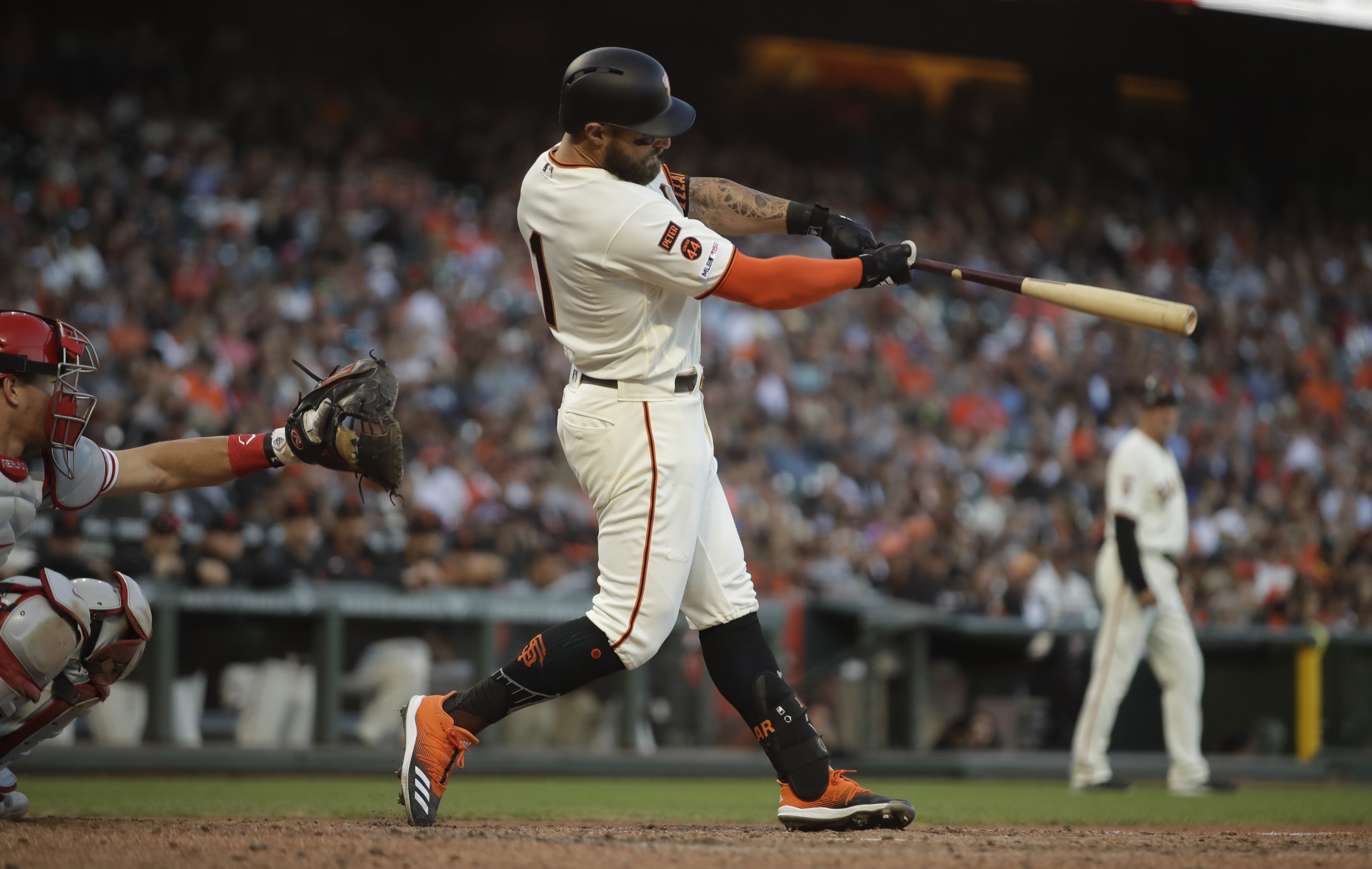 Giants score 3 in eighth inning, rally past Phillies 9-6