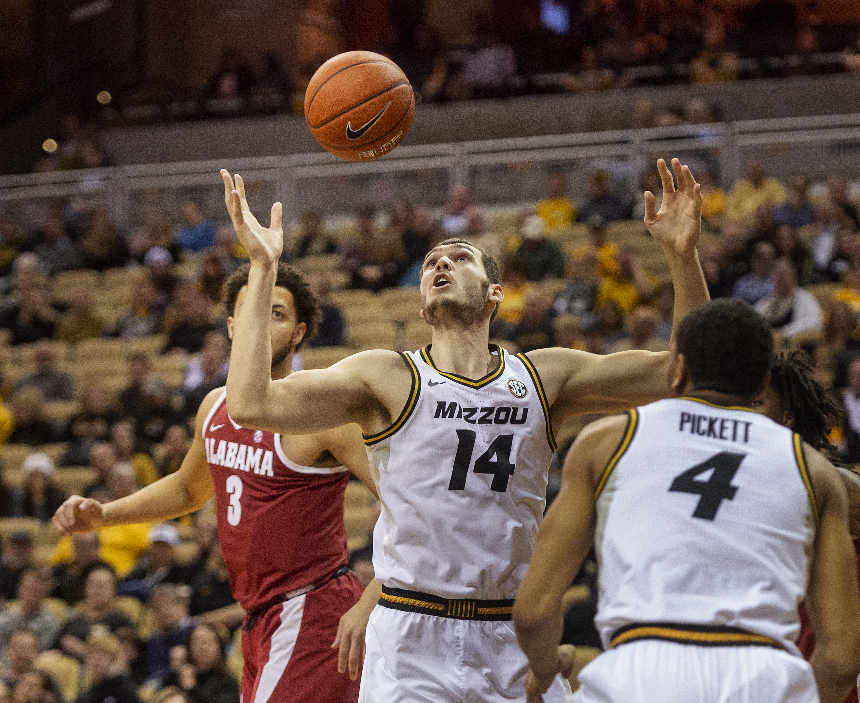 Johnson scores 14 as Tide rolls over Missouri 70-60