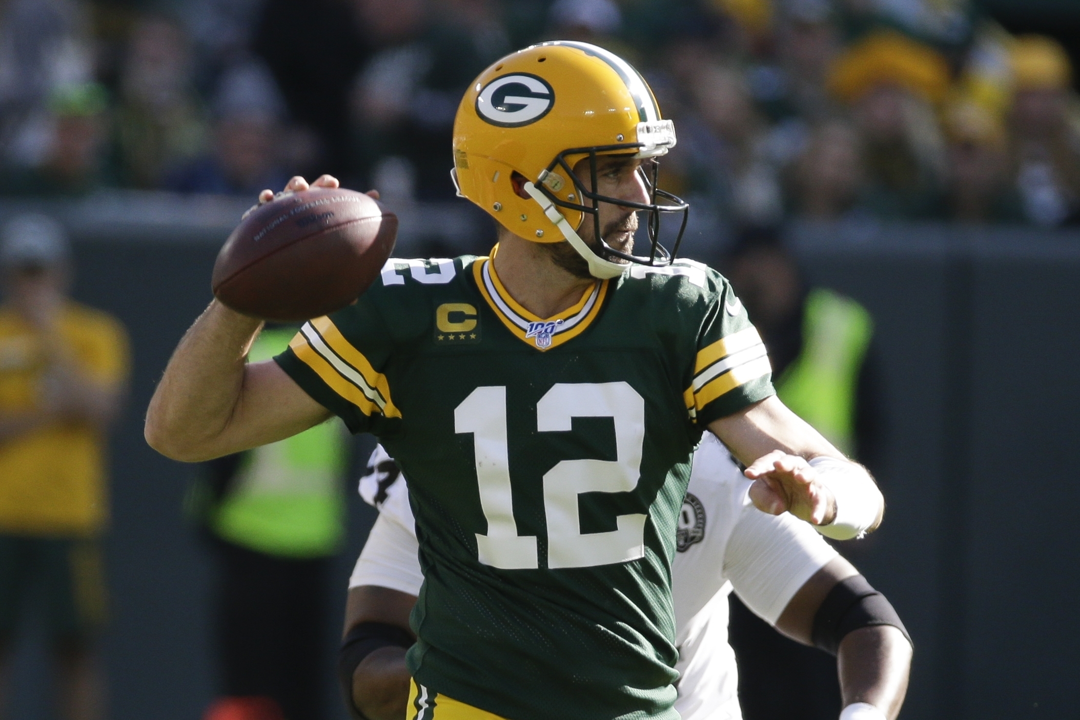 Rodgers has 5 TD passes, 1 rushing score as Packers roll