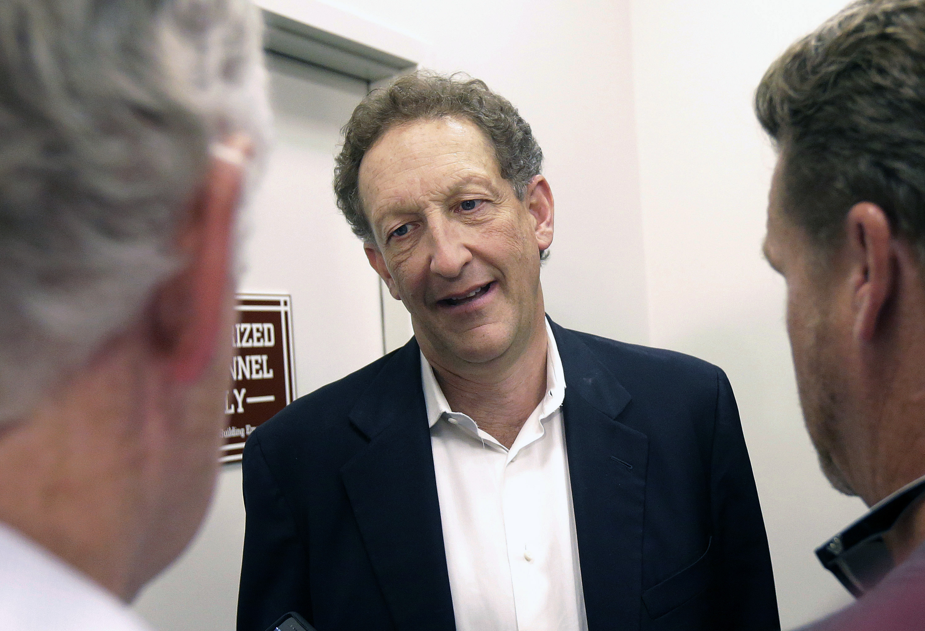 Video shows Giants CEO Larry Baer in altercation with wife