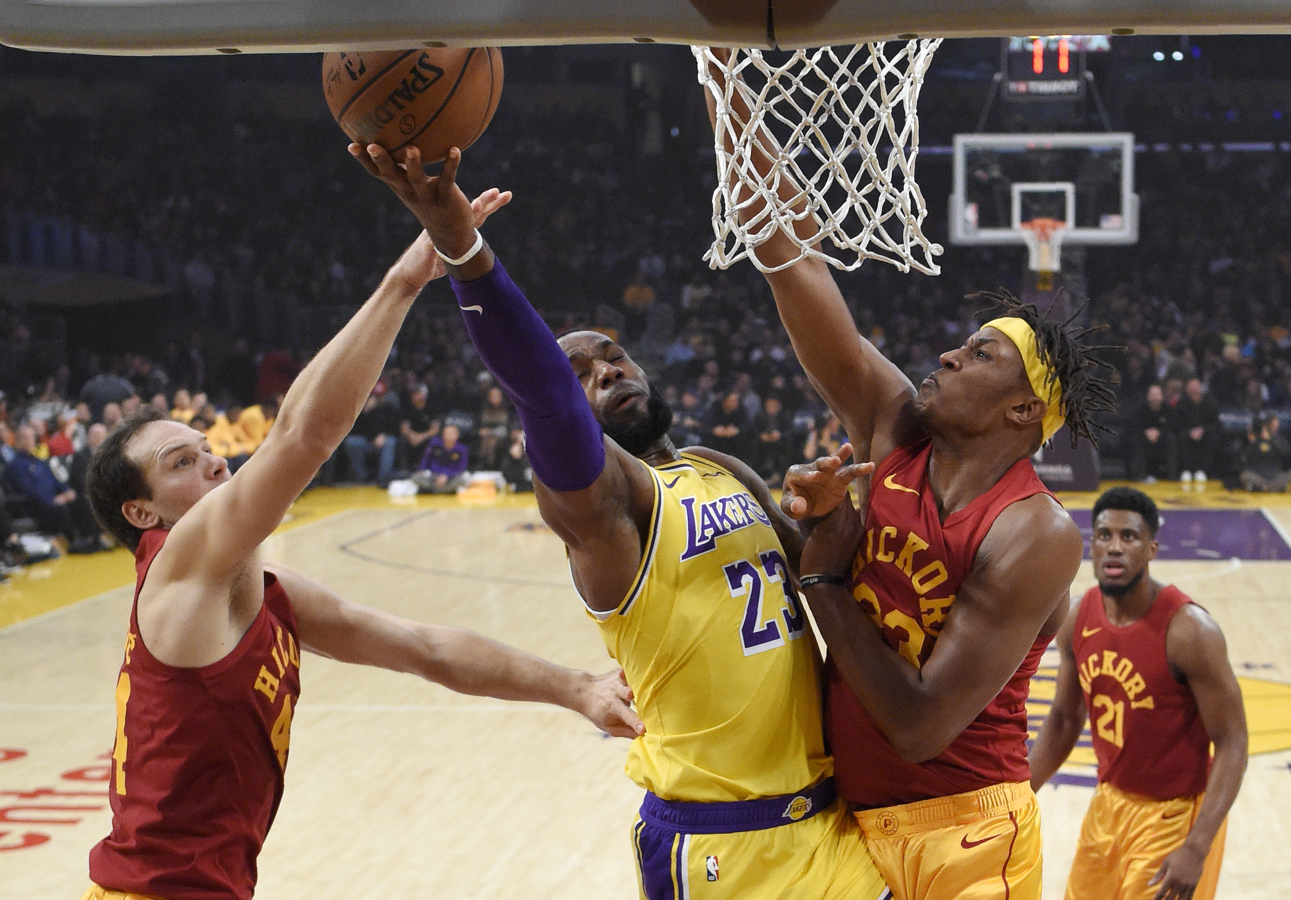 LeBron carries Lakers down stretch of 104-96 win over Pacers