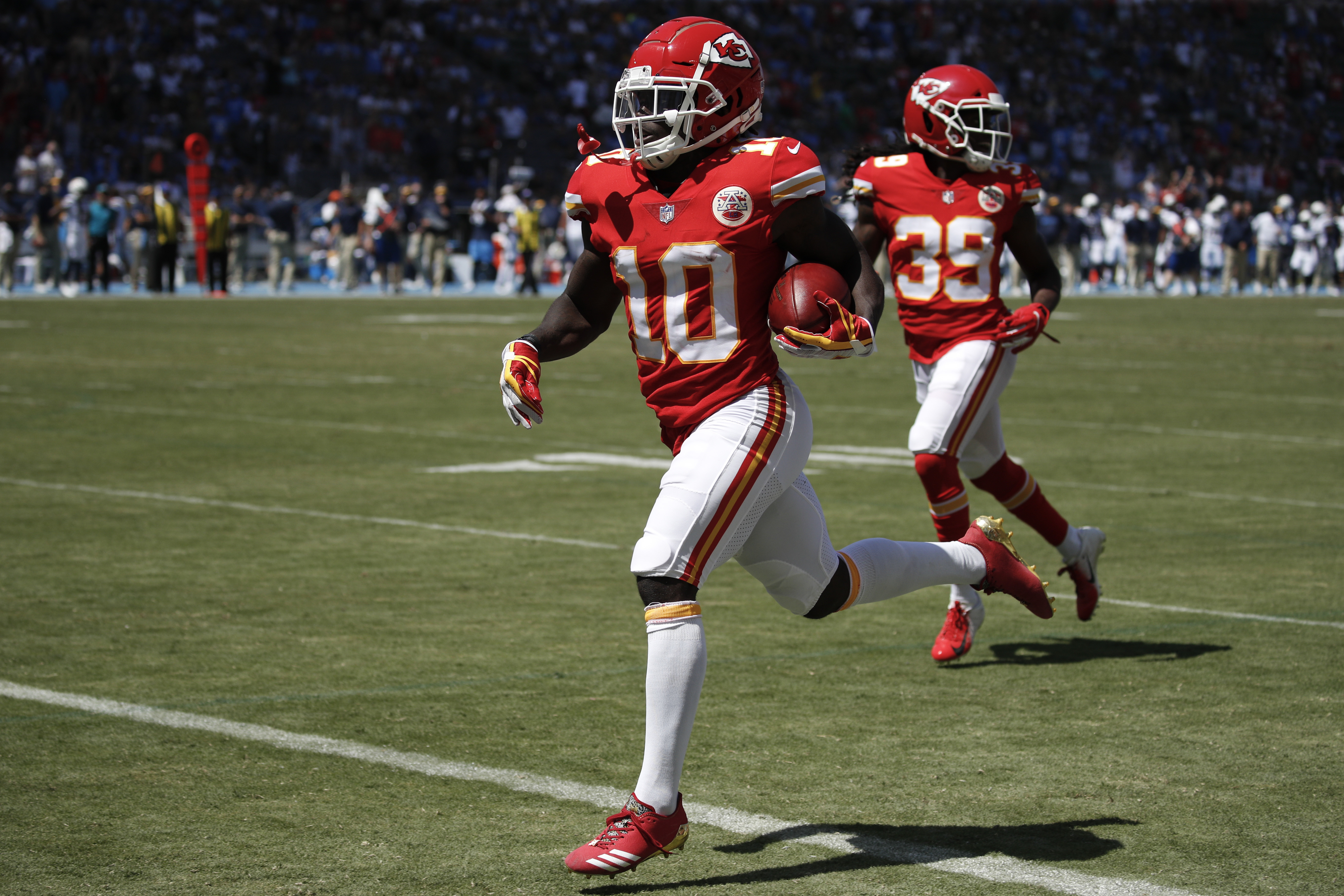 Hill, Mahomes lead Chiefs to 38-28 victory over Chargers