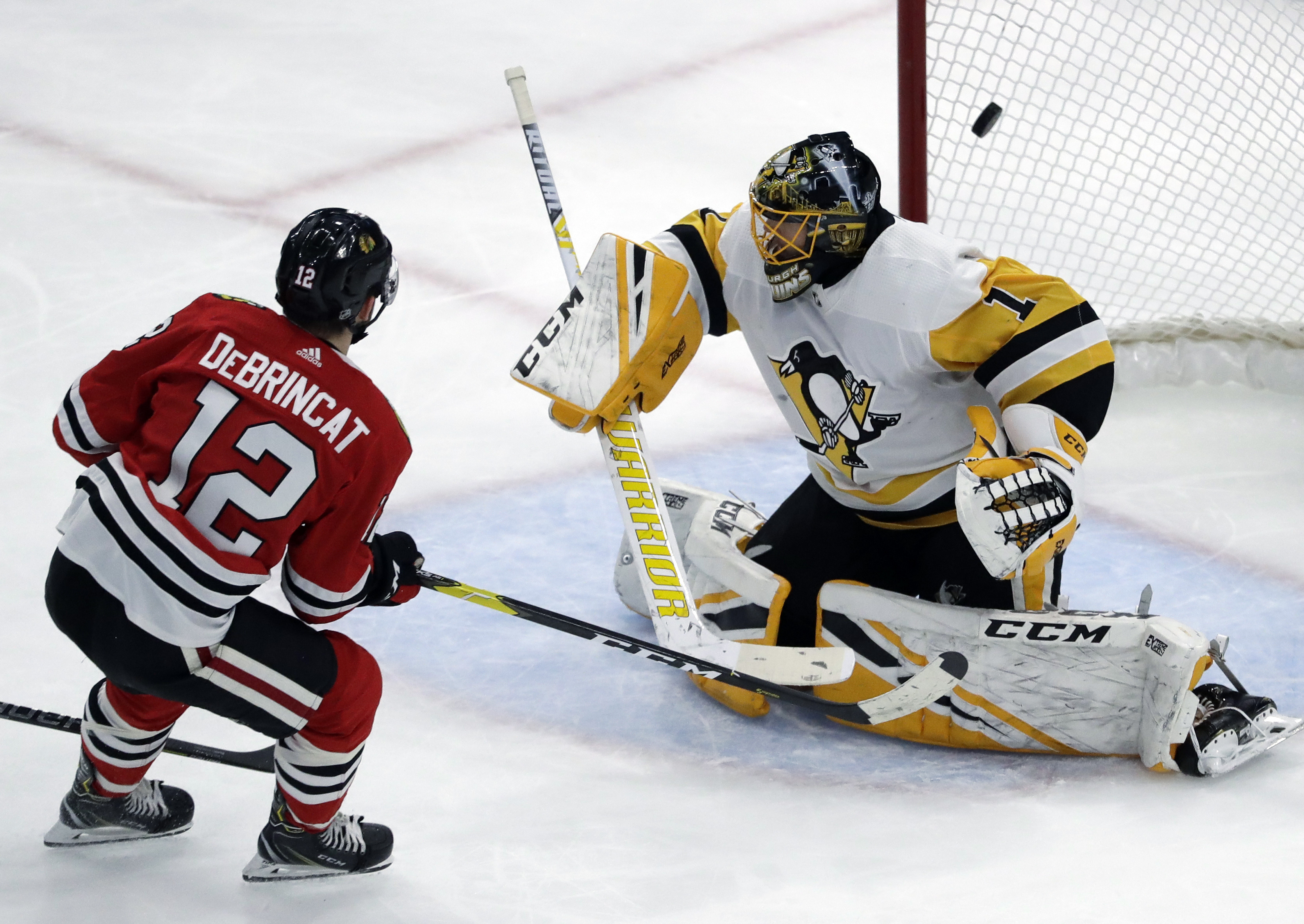 Blackhawks end 8-game slide with 6-3 win over Penguins