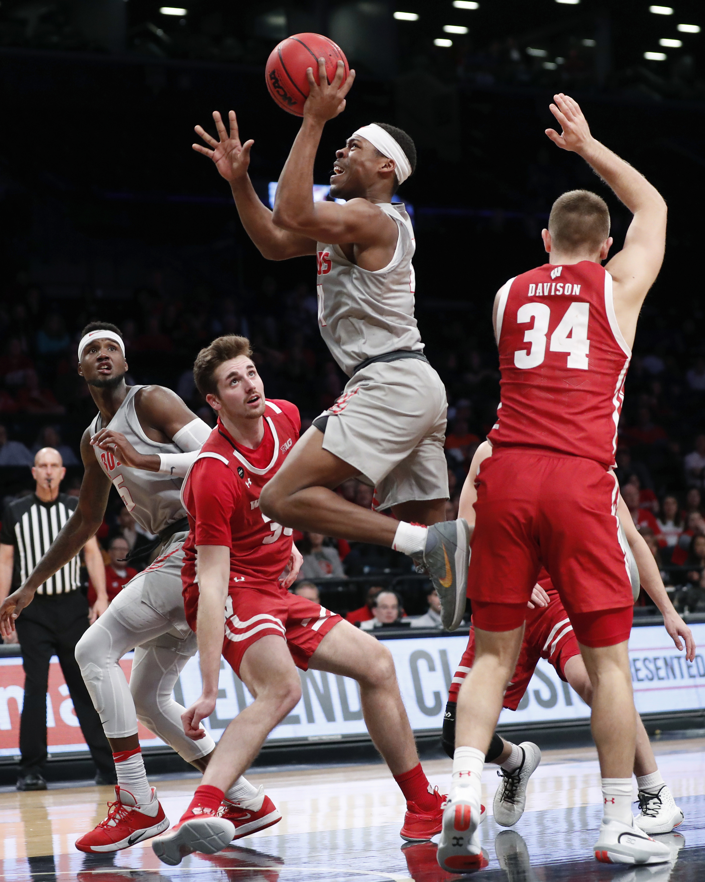 Lobos outlast Badgers in Legends Classic