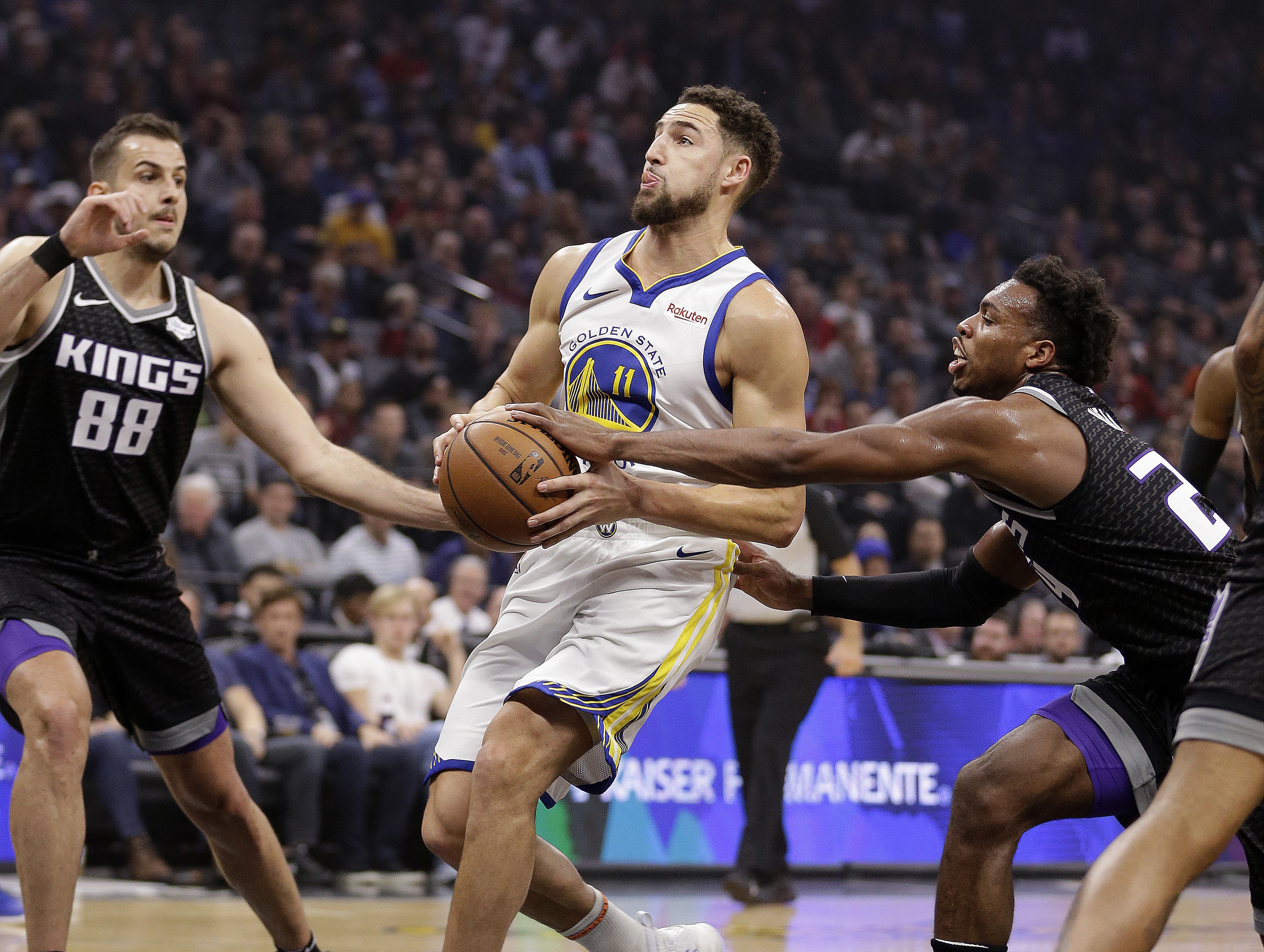 Curry, Thompson help Warriors beat Kings 130-125