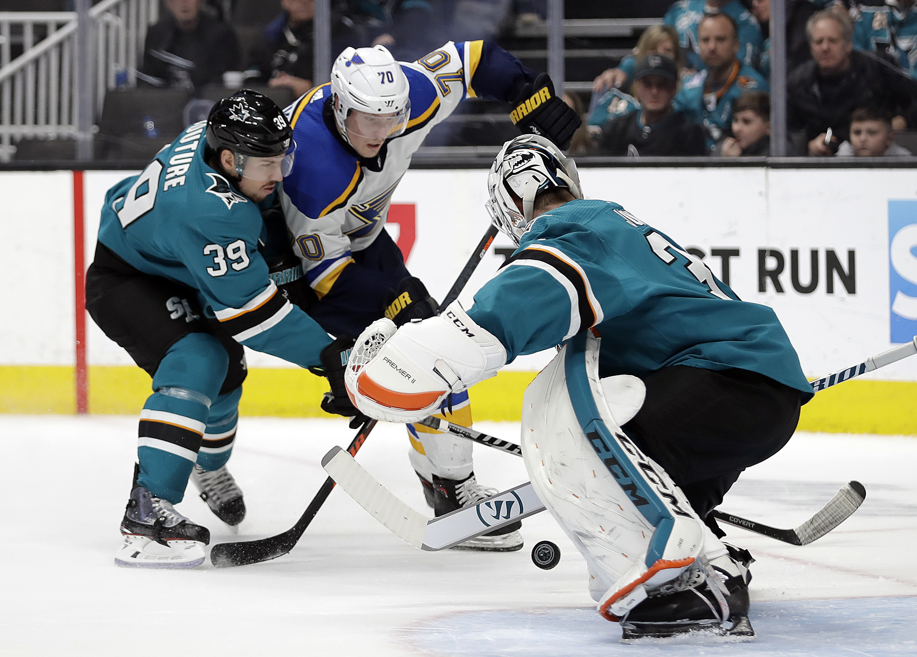 Kevin Labanc scores in OT, Sharks beat Blues 3-2