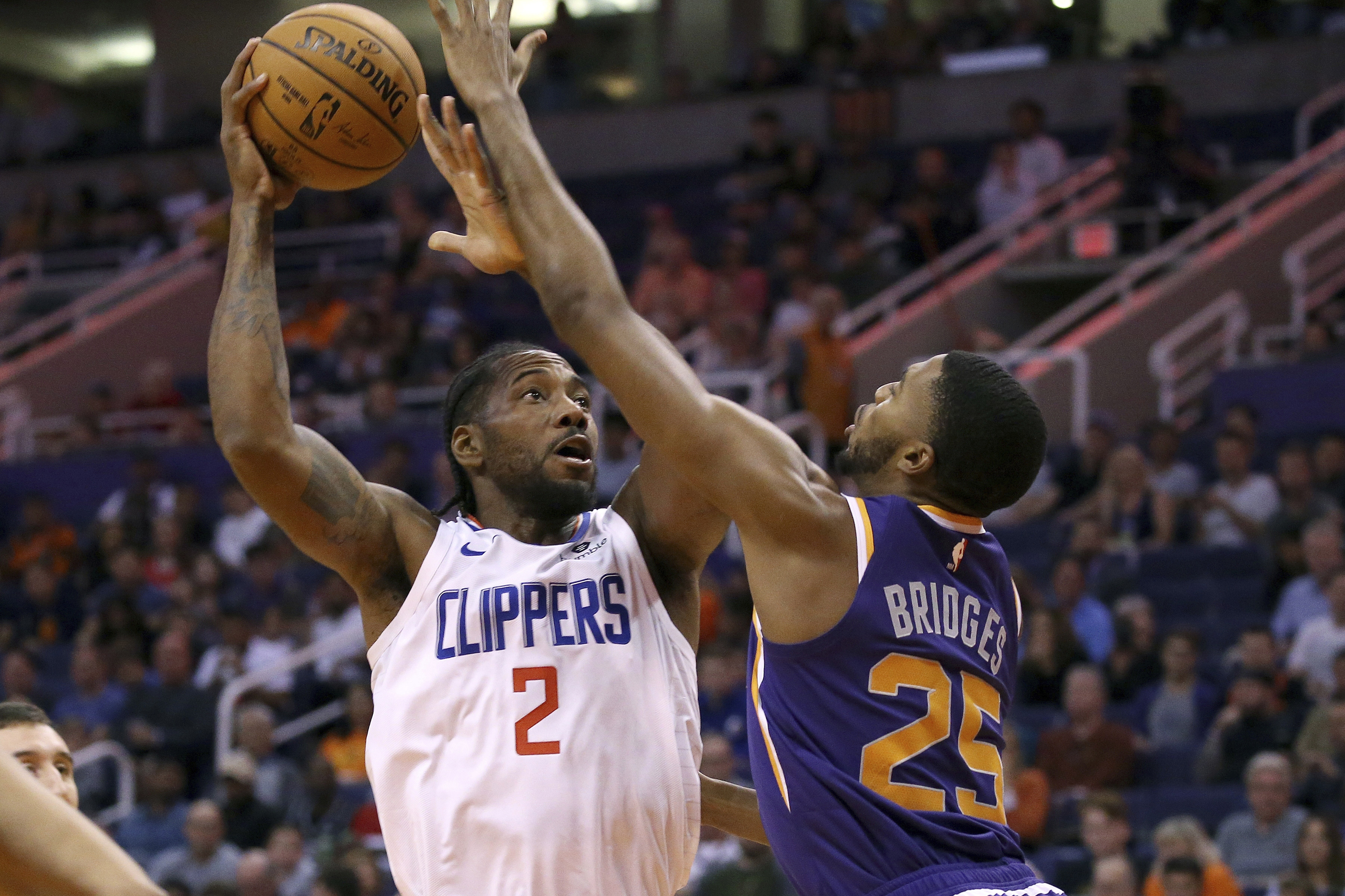 Booker, Oubre lead Suns over Clippers 130-122