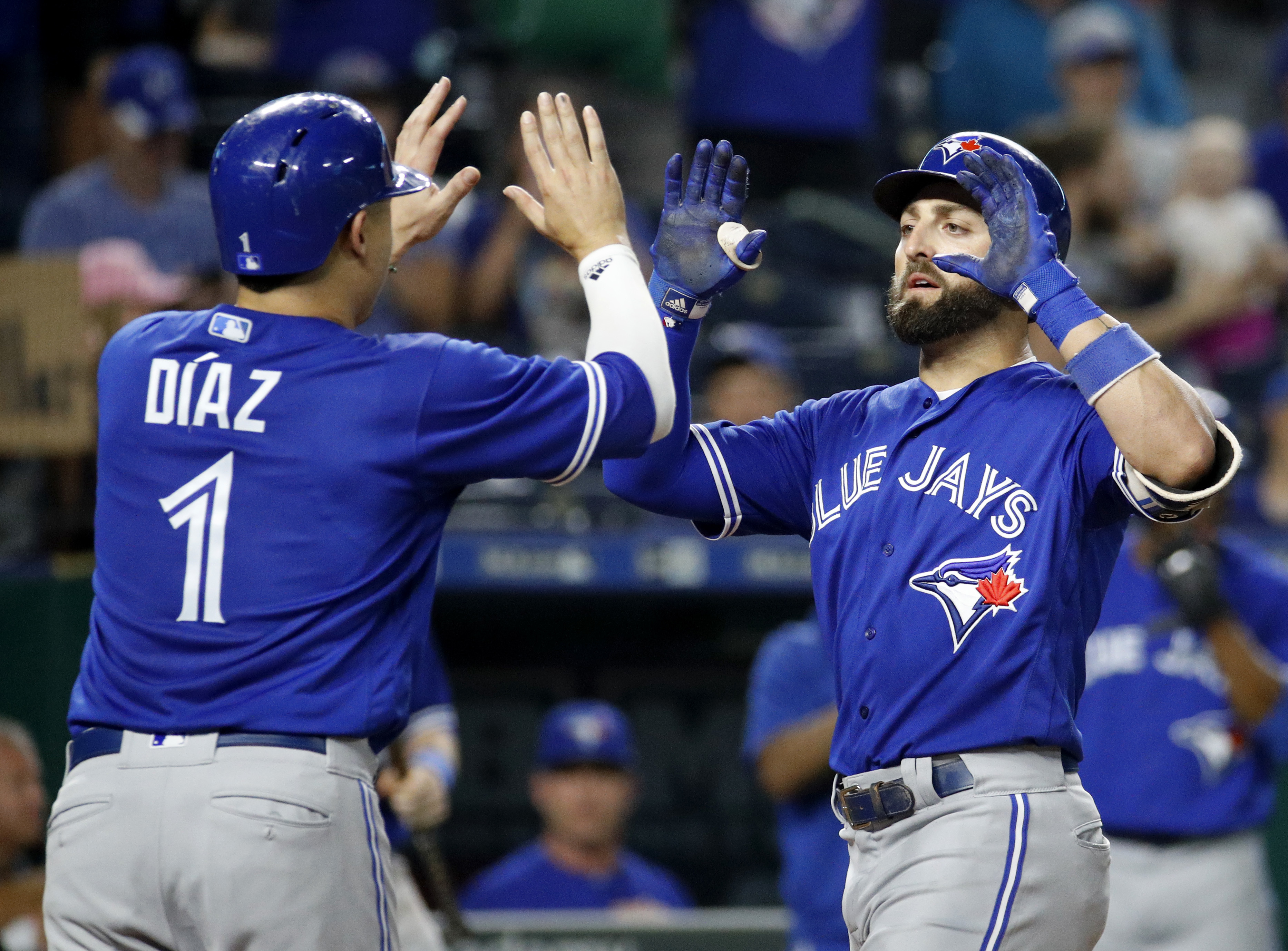 Pillar homers in 8th to lift Blue Jays over Royals 6-5