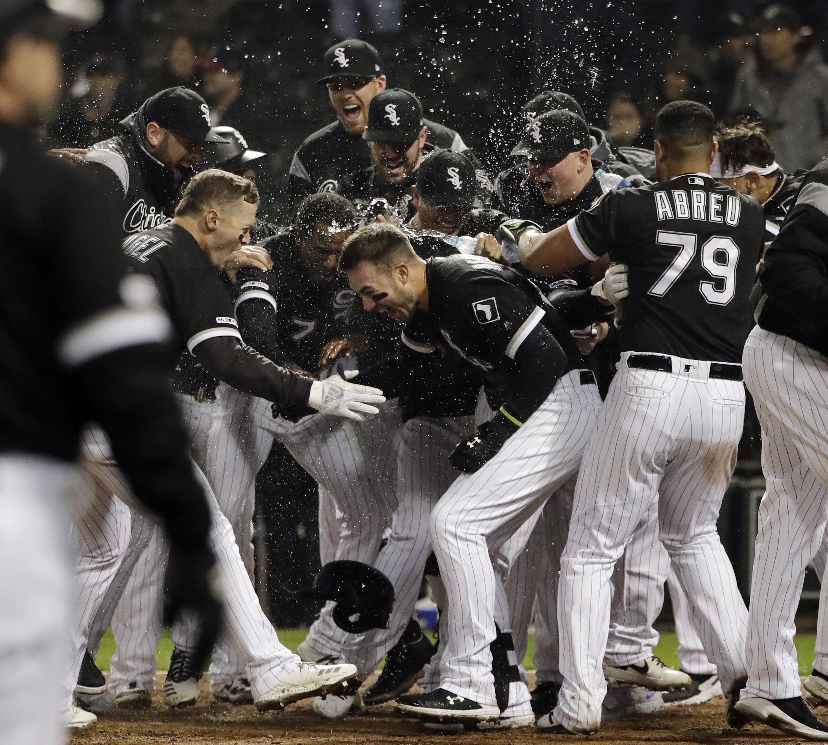 Delmonico’s 3-run HR in 9th lifts White Sox over Red Sox 6-4