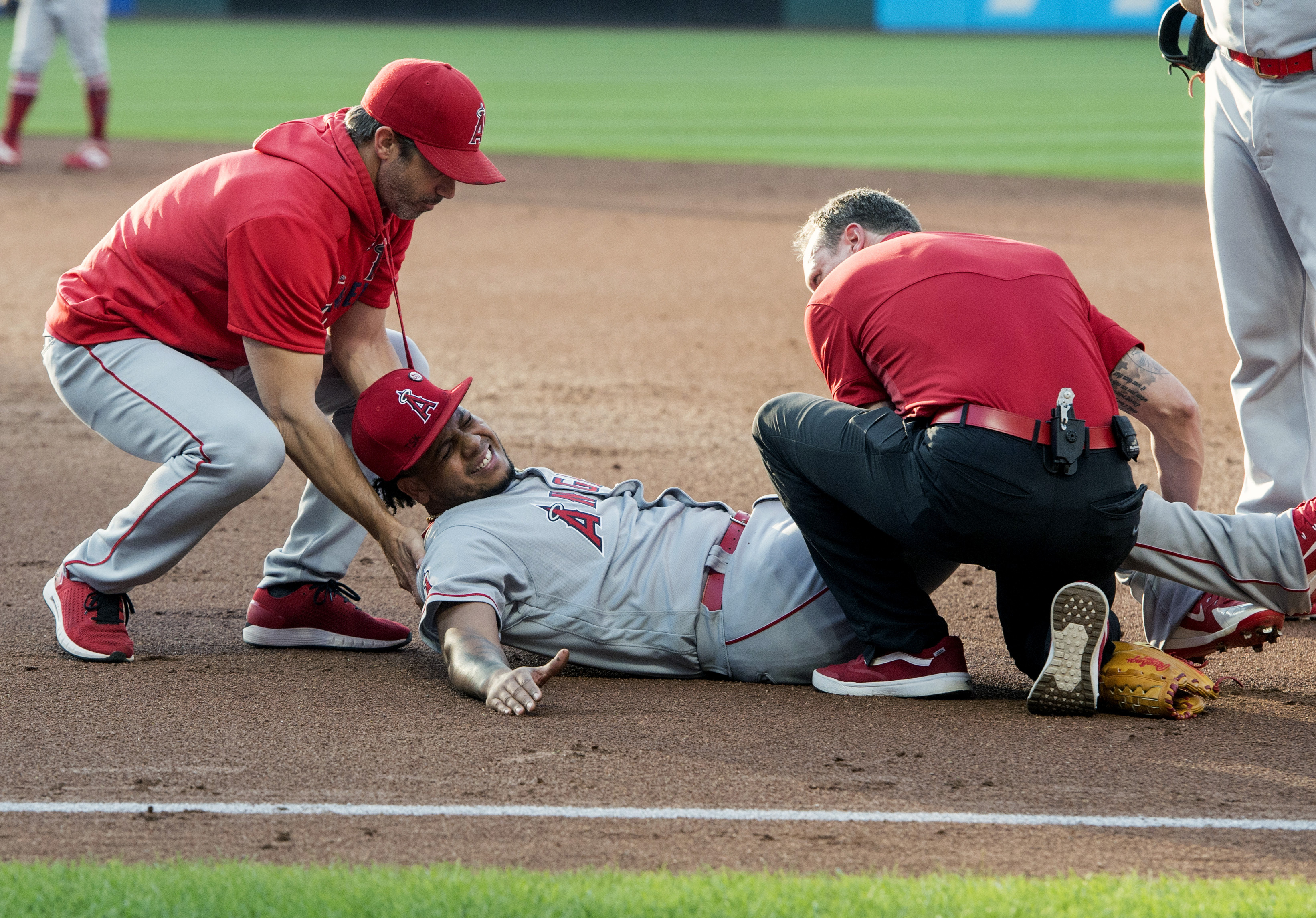 Angels starter Félix Peña leaves game after spraining knee