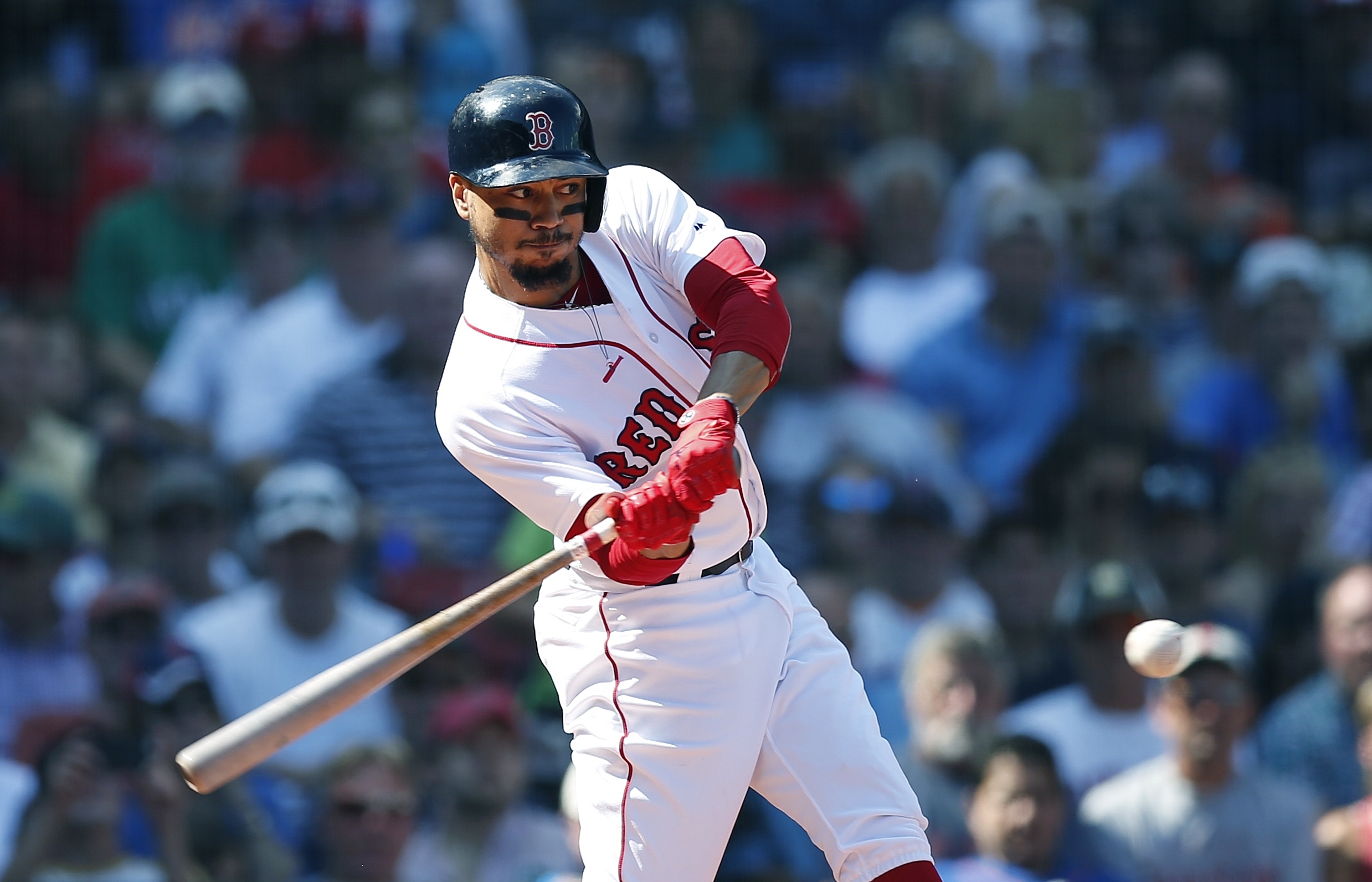 Boston’s Mookie Betts leaves game after getting hurt