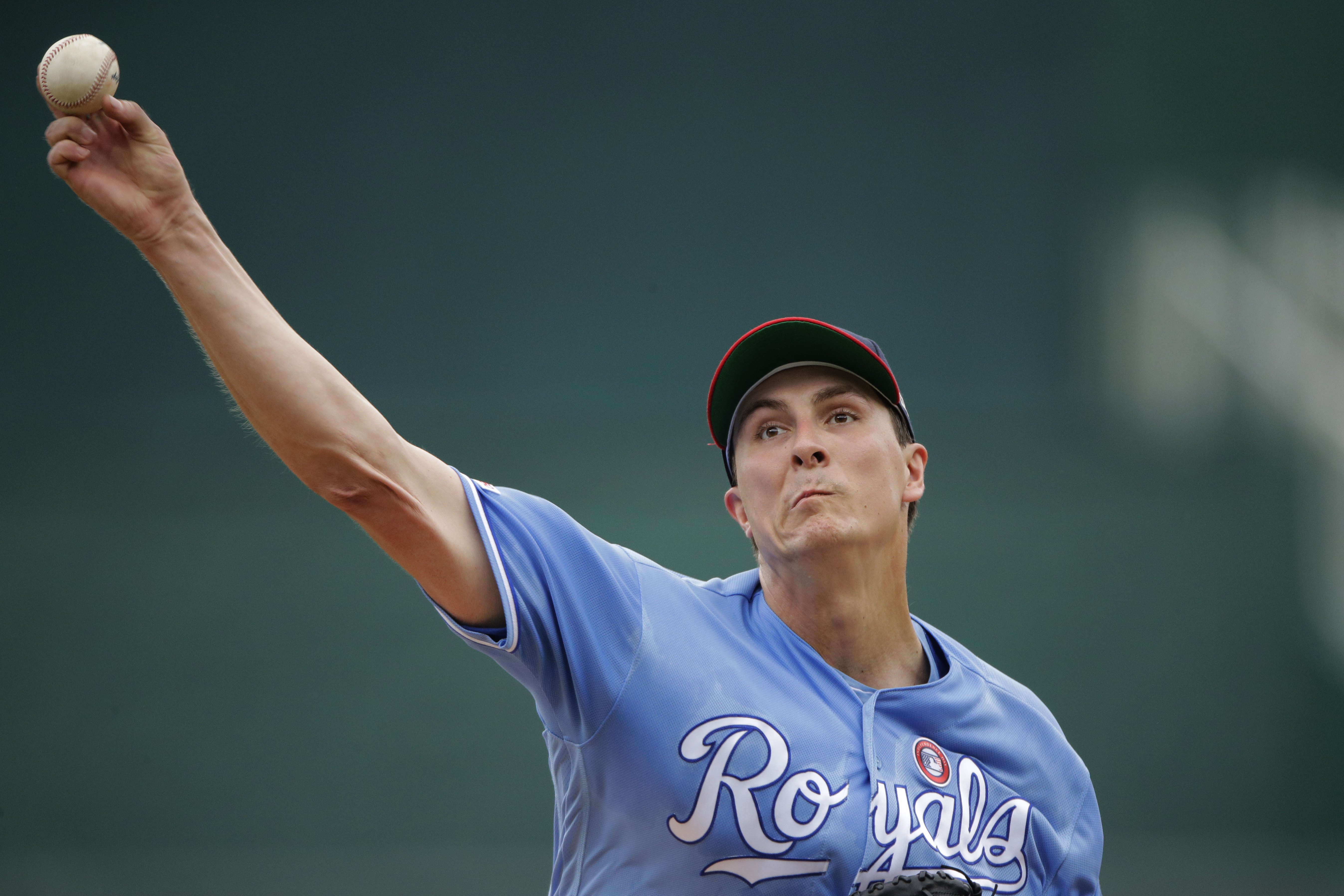 Royals trade right-hander Bailey to A's for prospect