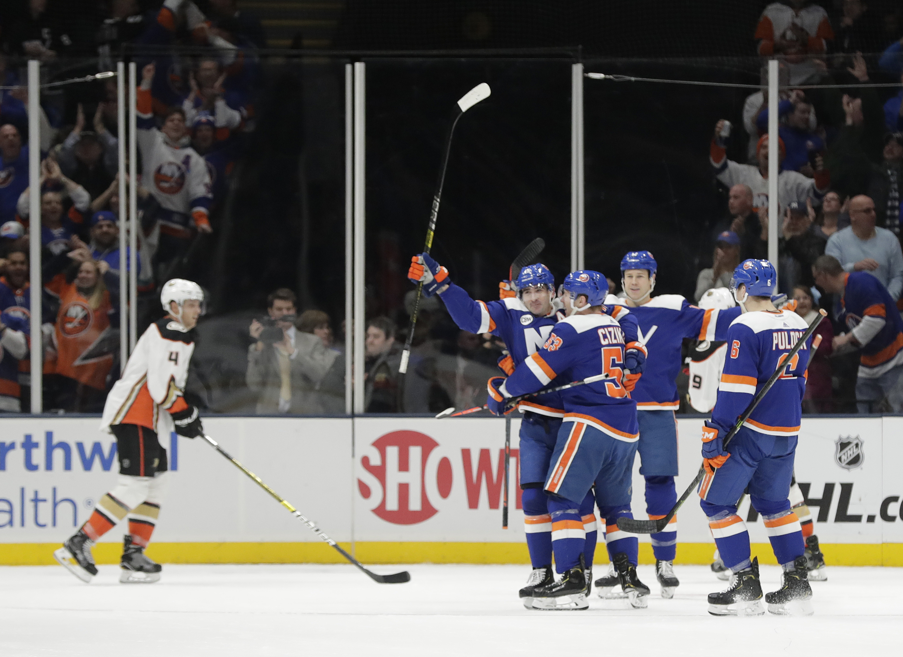 Islanders down Ducks 3-0 for 5th straight win