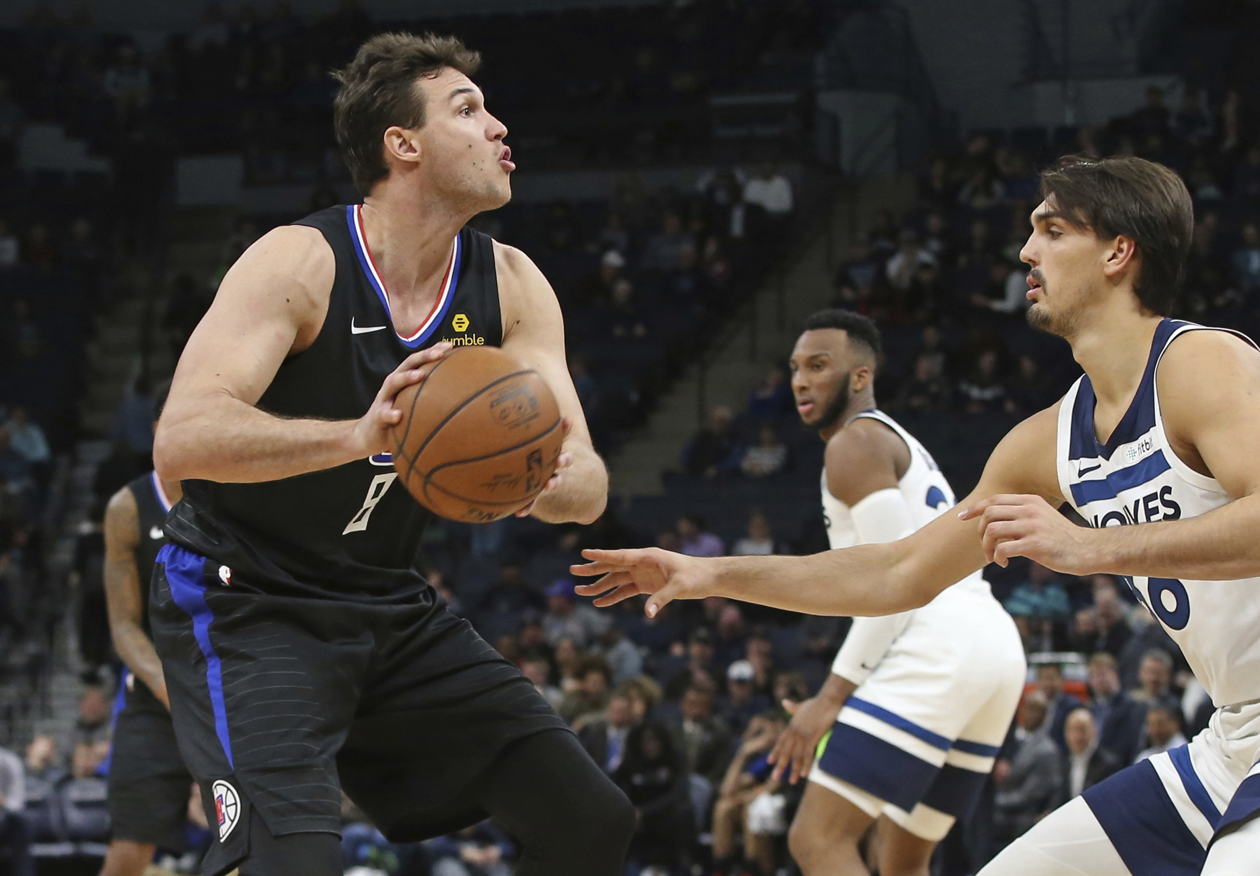 Clippers top Timberwolves to clinch playoff berth