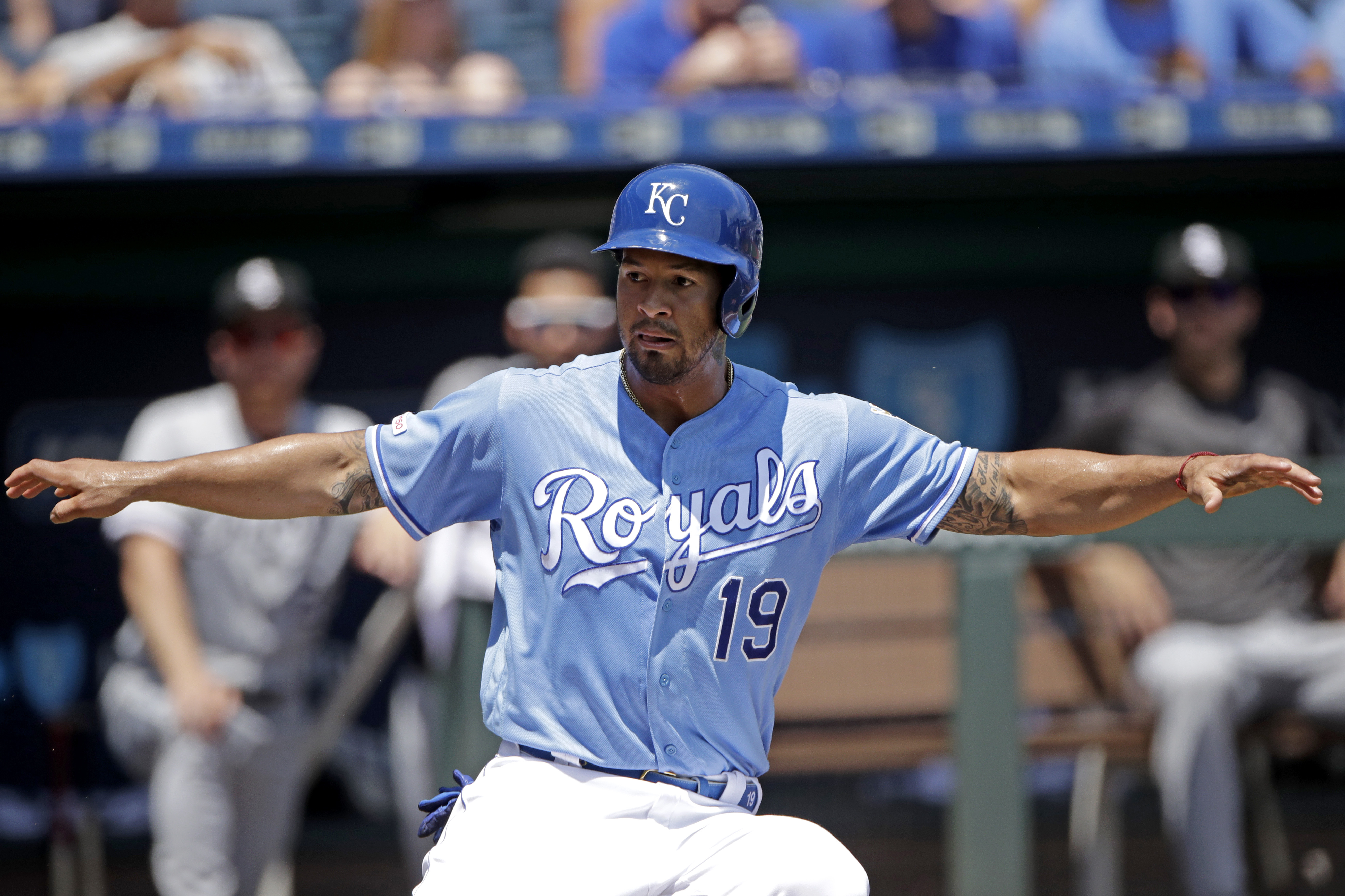 Royals hold off White Sox 6-5 to sweep 4-game series