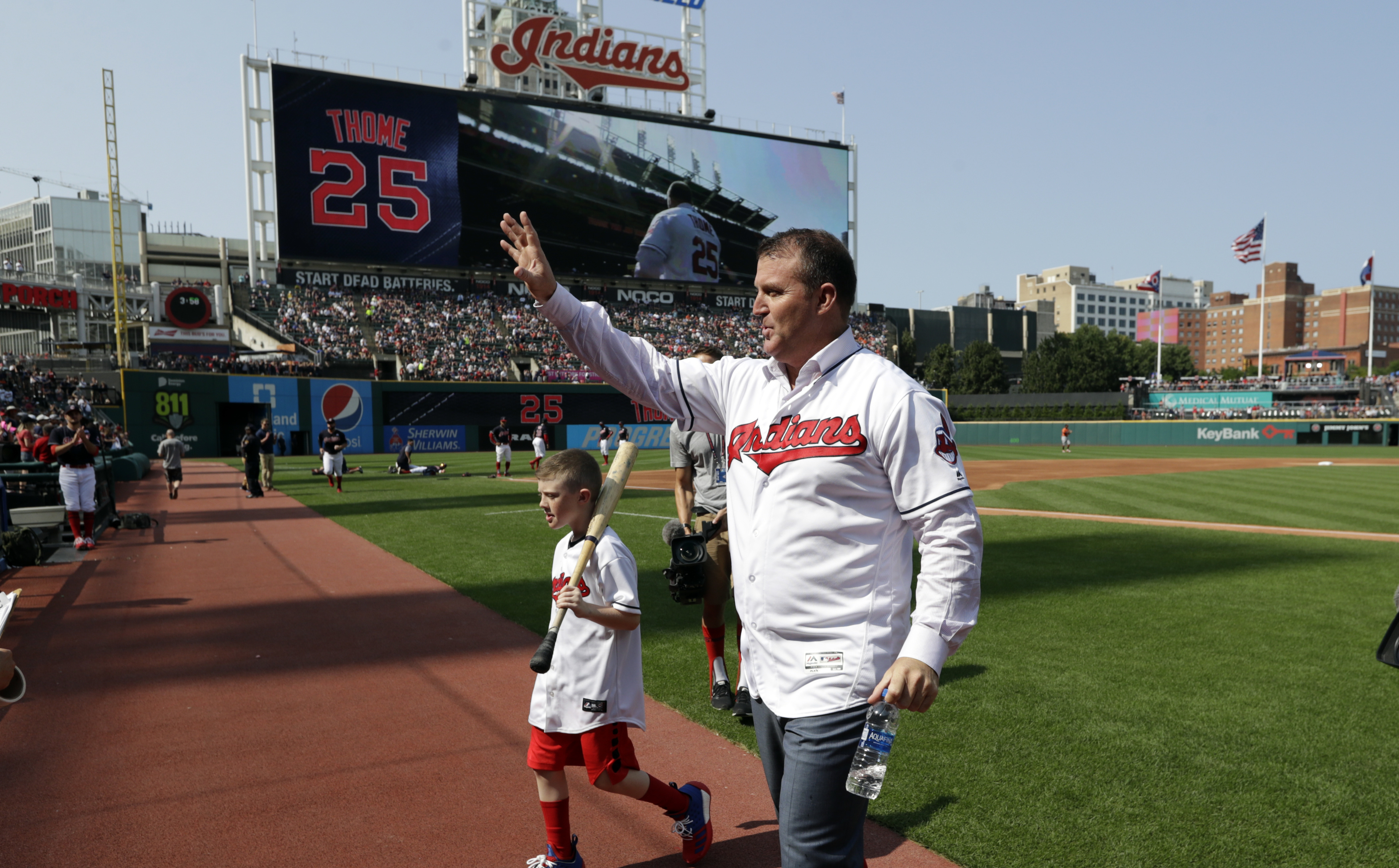 Indians retire Hall of Famer Jim Thome’s No. 25