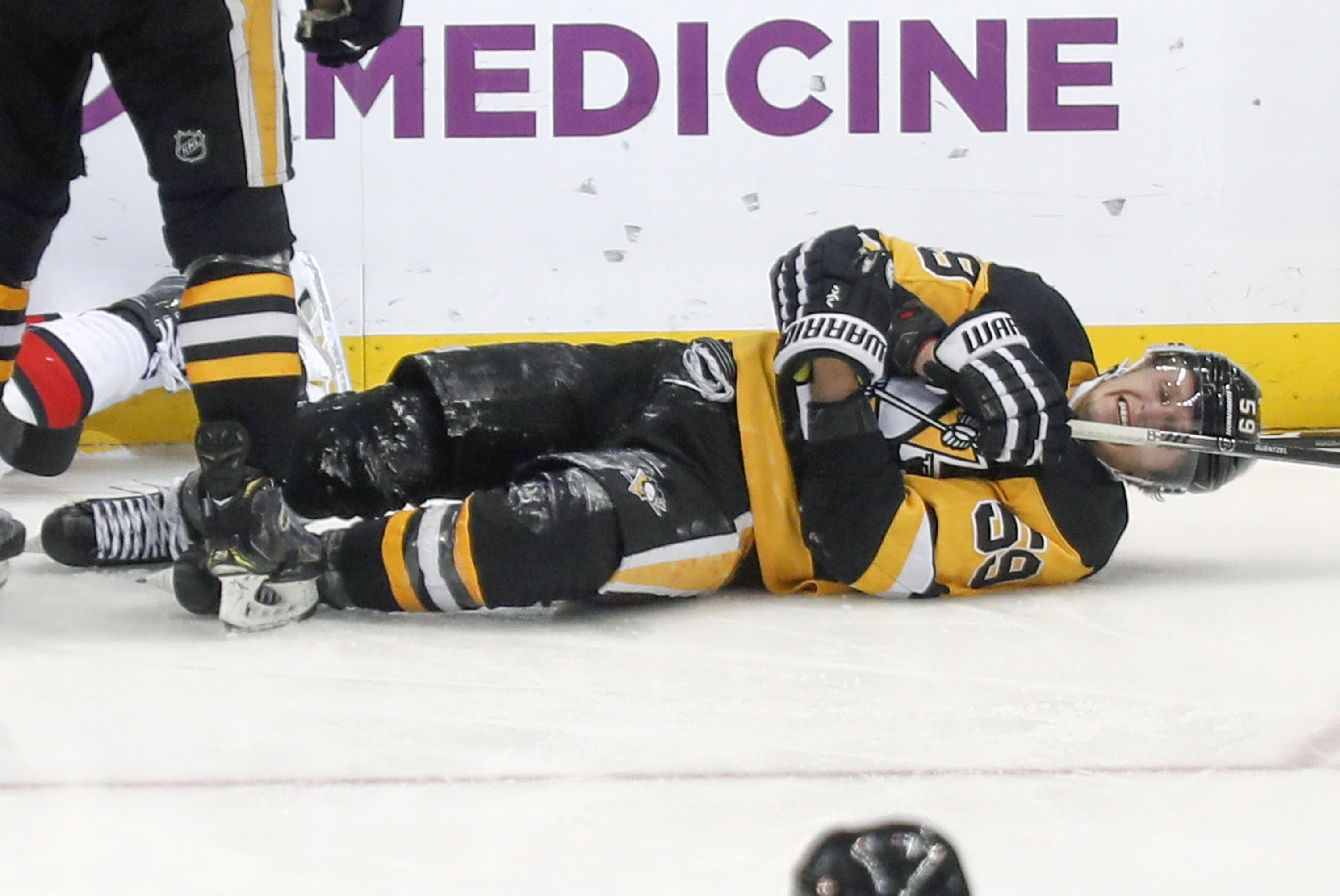 Shoulder injury sidelines Penguins' Guentzel for 4-6 months