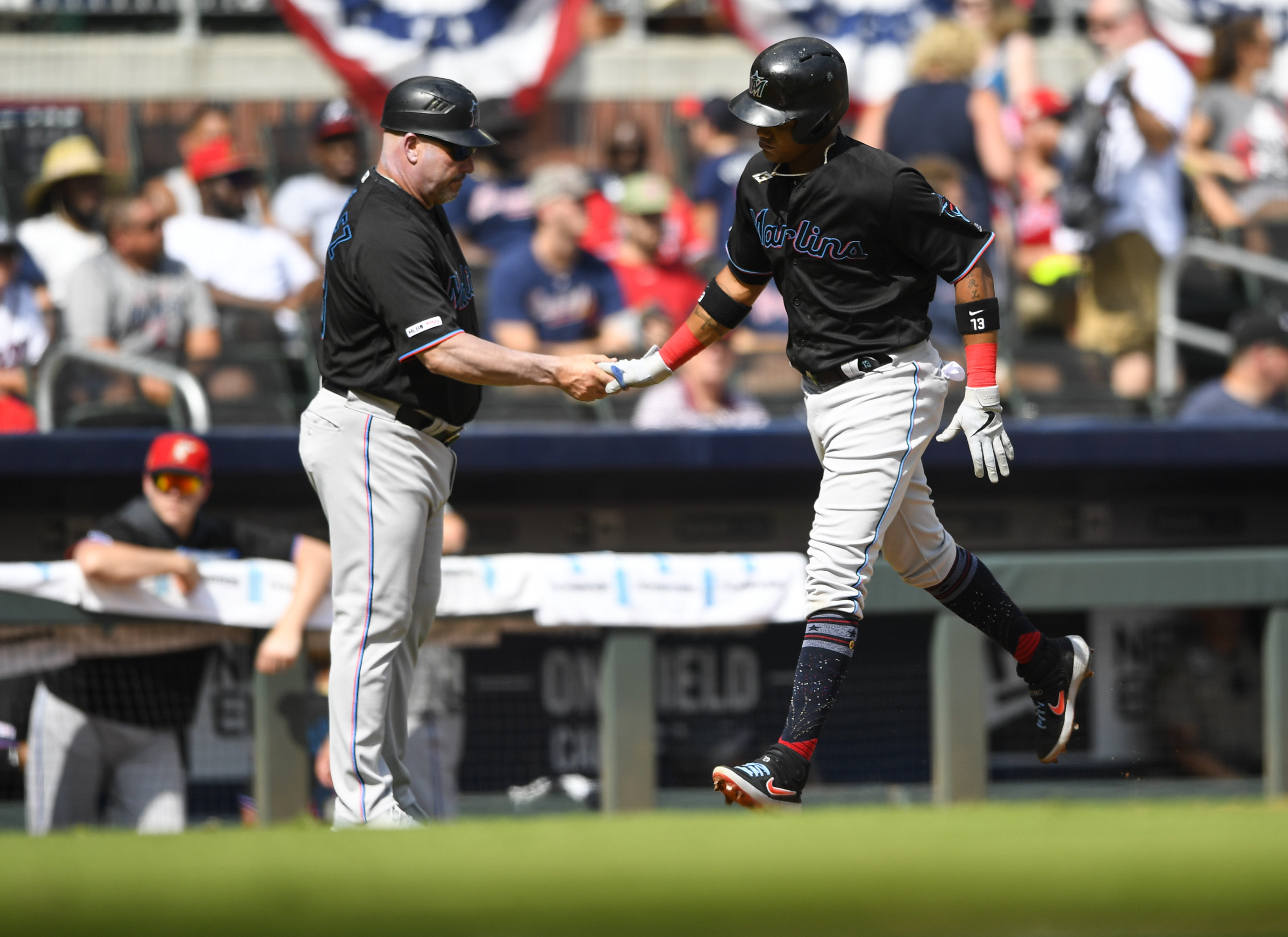 Rivera helps Marlins break out with 15 hits, beat Braves 5-4