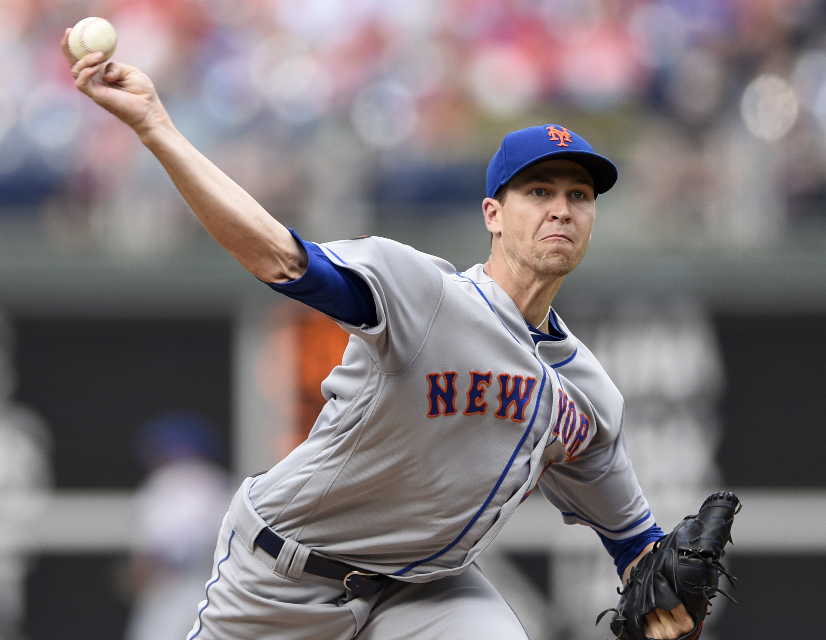 DeGrom goes distance, drops ERA to 1.71, Mets top Phils 3-1
